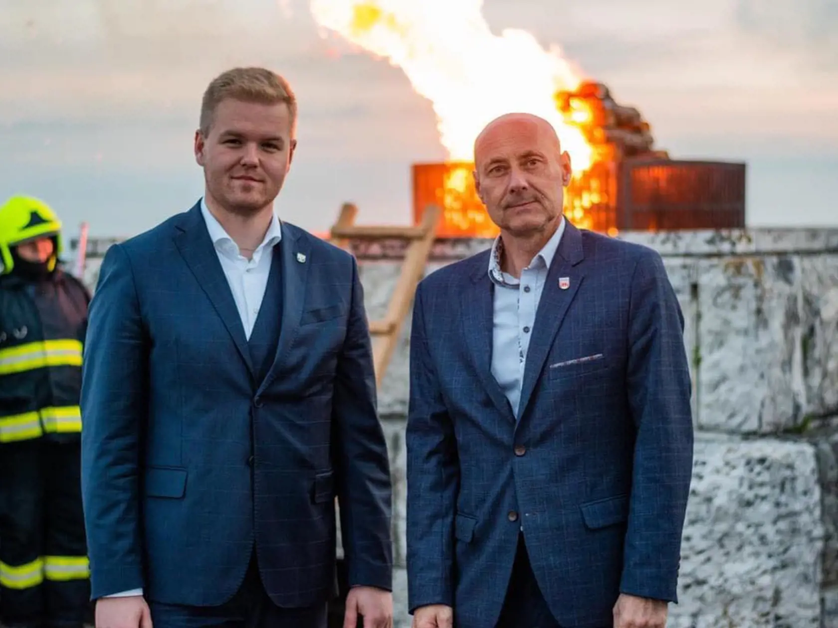 Michal Bartek -  NA MOHYLE VZPLANULI OHNE NA POČESŤ VEĽKÉHO SYNA NÁŠHO NÁRODA - GENERÁLA ŠTEFÁNIKA