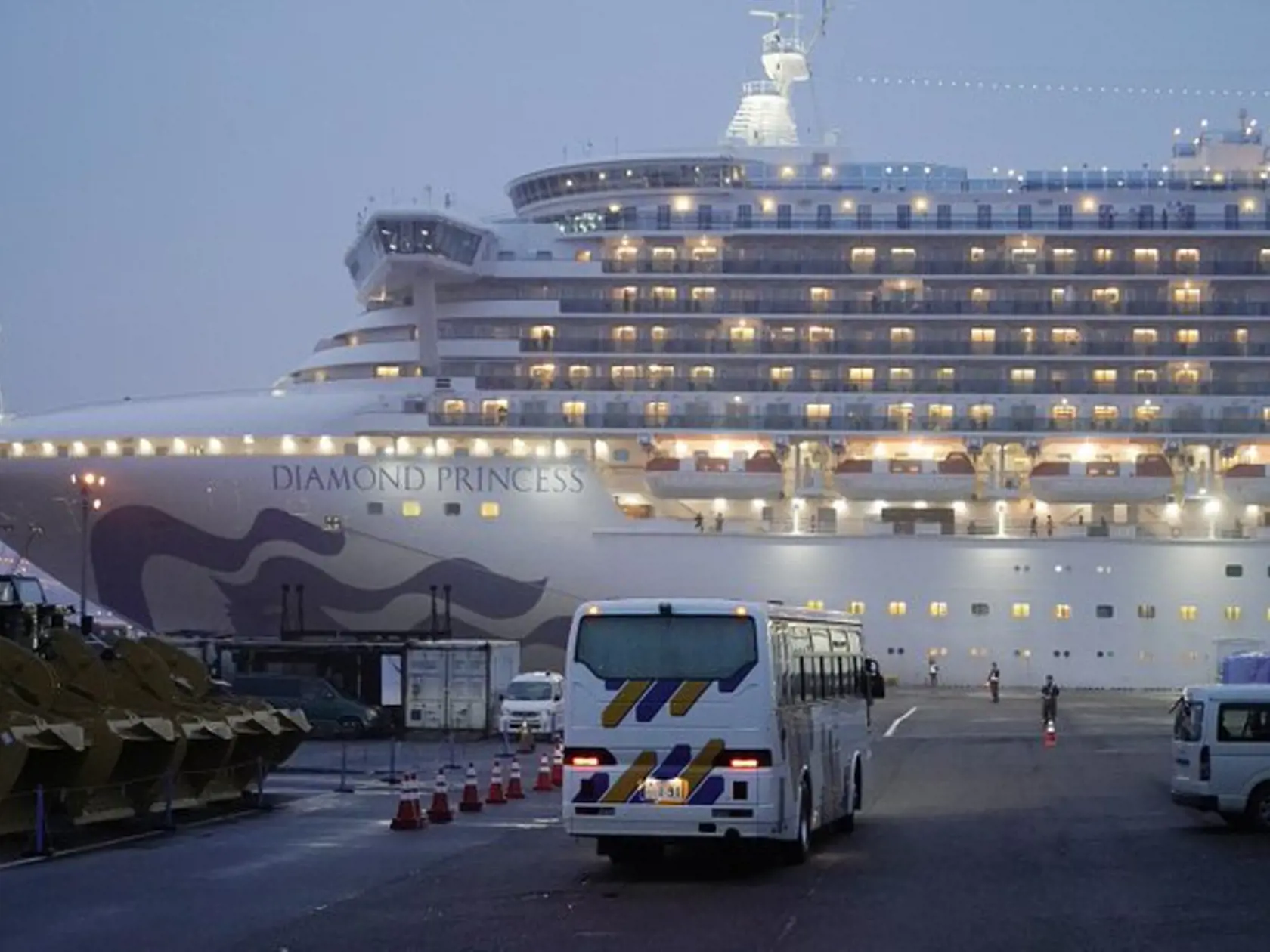 Pasažierov na výletnej lodi Diamond Princess domov nepustia, karanténa sa predlžuje!