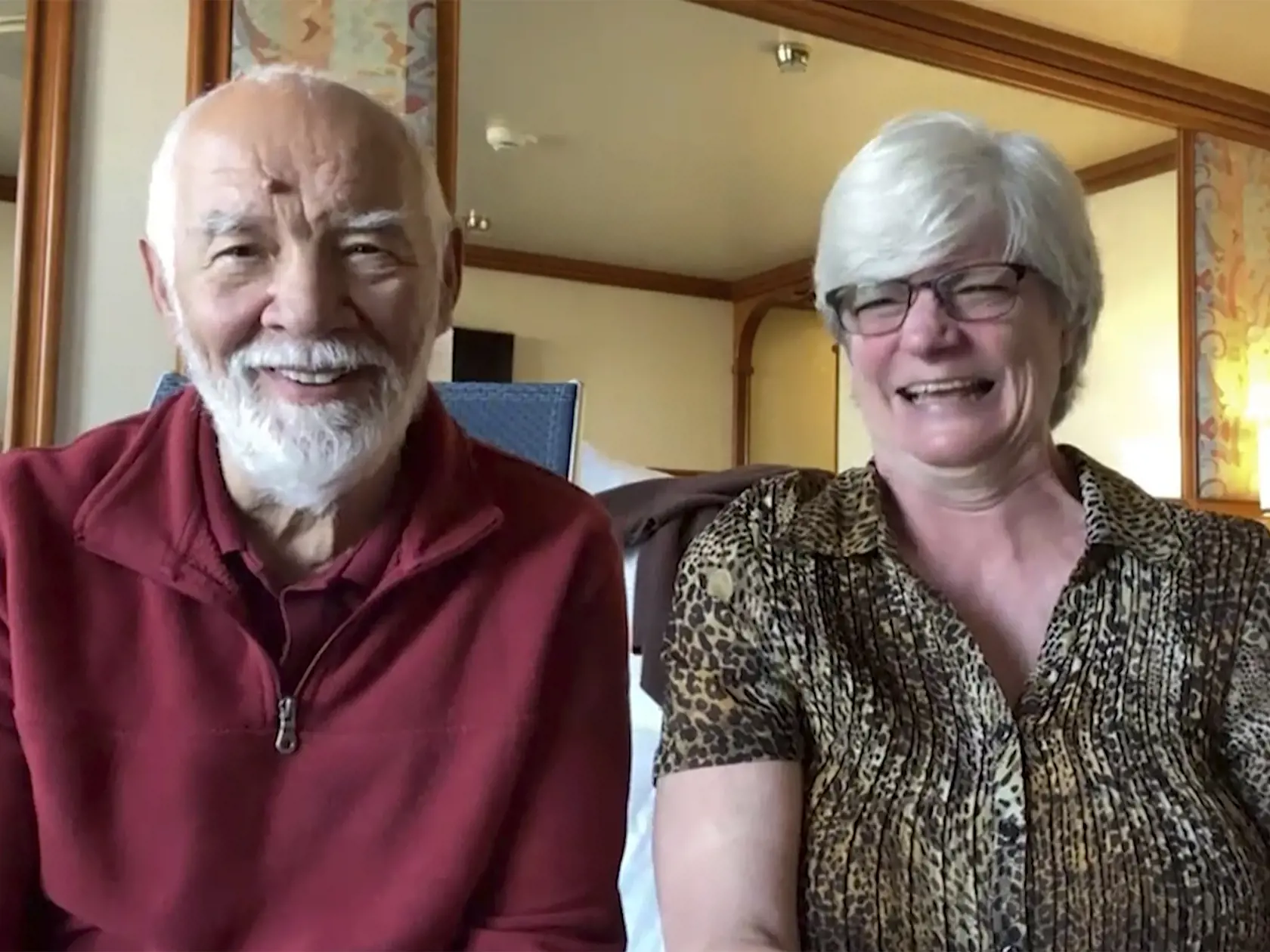KK18 Jokohama - Na videosnímke Paul Molesky a Cheryl Moleskyová počas interview cez Skype vo svojej kajute na výletnej lodi Diamond Princes v Jokohame 13. februára 2020.  V Japonsku je potvrdených 247 prípadov nákazy novým koronavírusom vrátane 218 prípadov z výletnej lode Diamond Princess, ktorá je v karanténe a kotví v prístave Jokohama v blízkosti Tokia, pretože úrady sa obávajú šírenia smrtiaceho vírusu. FOTO TASR/AP
In this image from a video taken on Wednesday, Feb. 12, 2020, Paul Molesky 