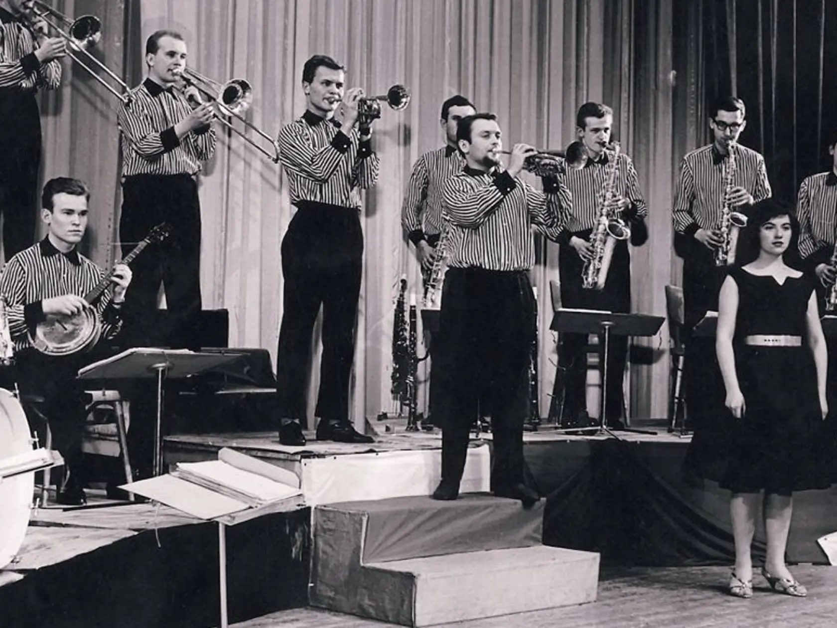 Počas vysokej školy sa dostal do bigbandu Rudolfa Sochora, kde začal spievať (1962).
