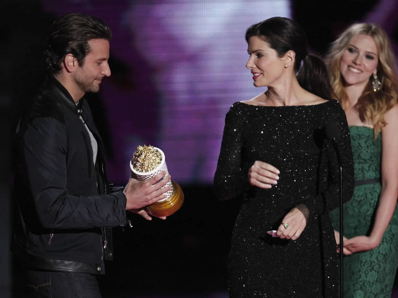 Bradley Cooper, Sandra Bullock, Scarlett