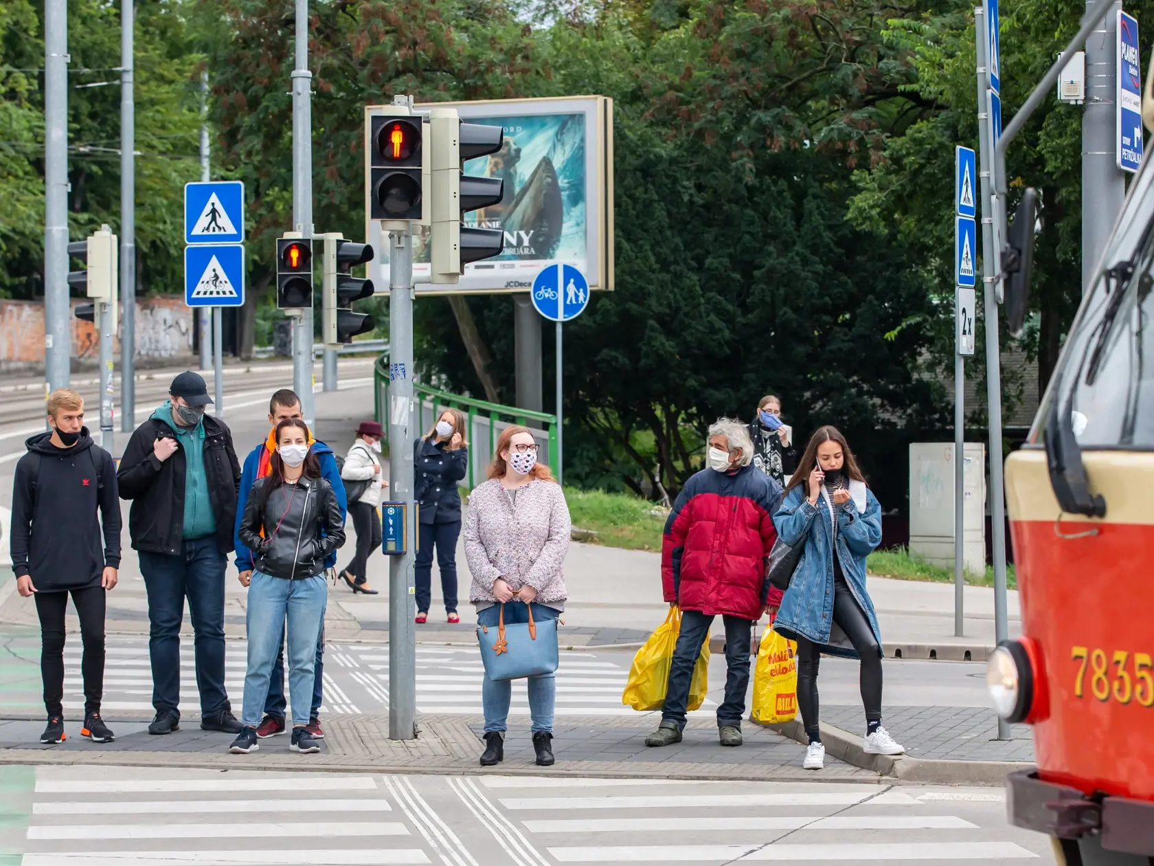 Na snímke je situácia v uliciach po vyhlásení núdzového stavu. 