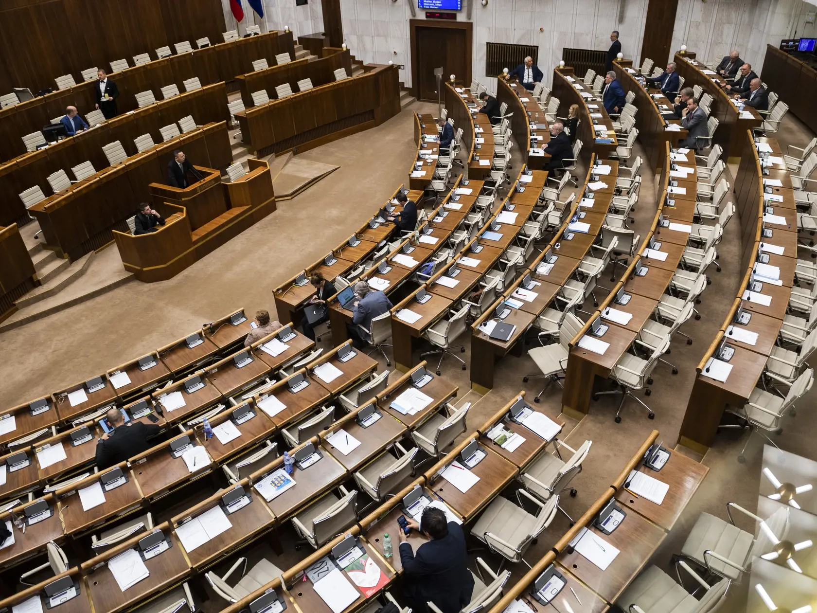 Na voľnočasové aktivity dostanú deti od piatich do 18 rokov každý mesiac 60 eur. Vyplýva to z návrhu zákona o financovaní voľného času dieťaťa, ktorý v utorok schválili poslanci Národnej rady (NR) SR.