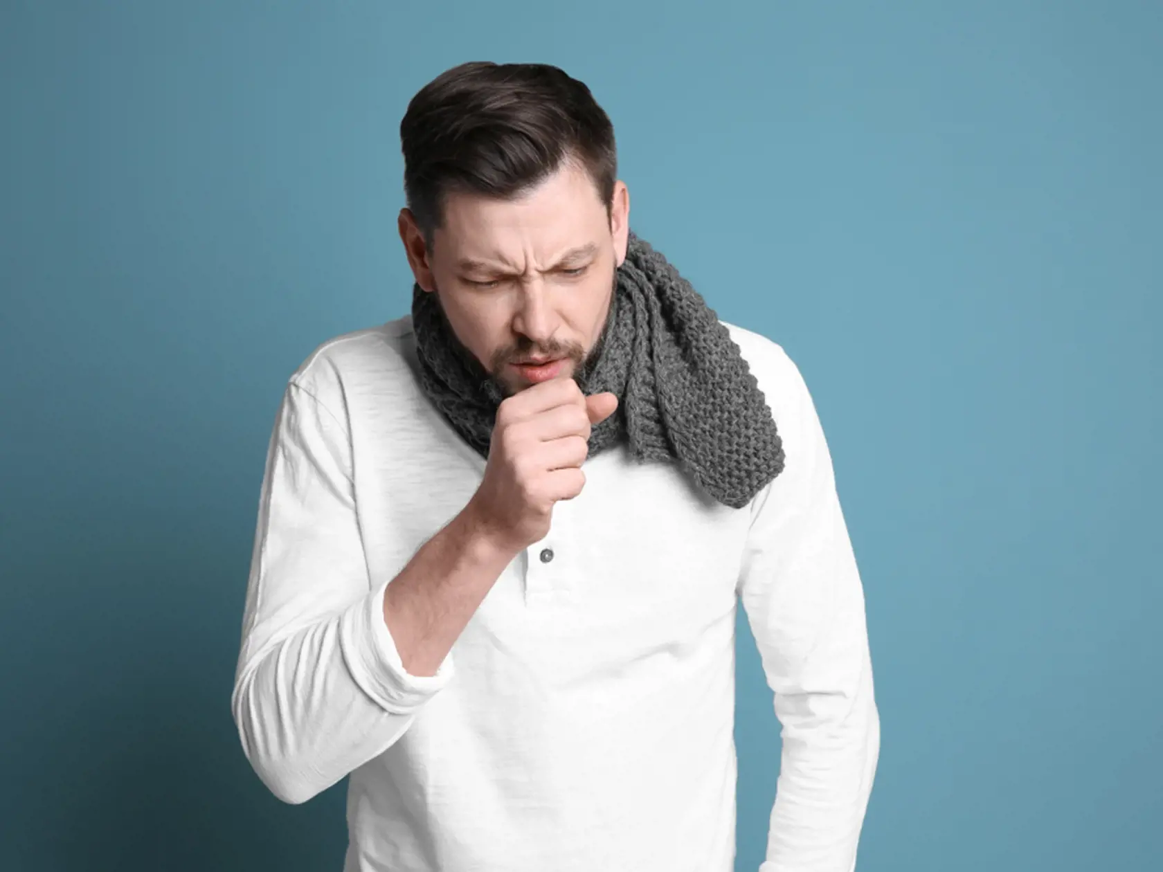V tomto období majú vírusy aj baktérie žatvu. Smrkáme, škriabe nás v hrdle, objavujú sa vyššie teploty, únava aj slabosť. Je to nádcha, chrípka či Covid-19? Dá sa to vôbec rozoznať?