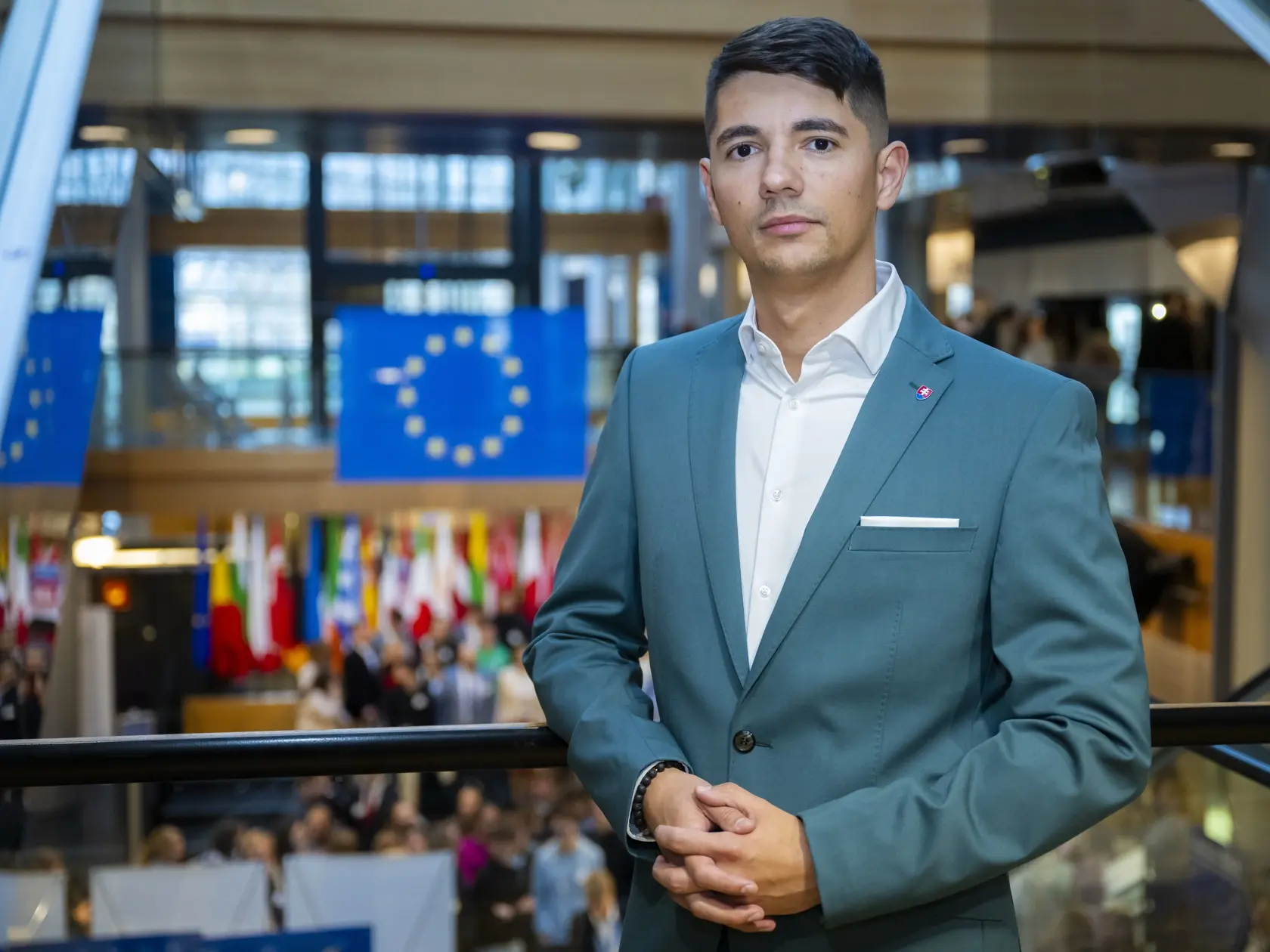 Na snímke europoslanec Erik Kaliňák pózuje v budove európskeho parlamentu 26. novembra 2024 v Štrasburgu. FOTO TASR - Jakub Kotian
