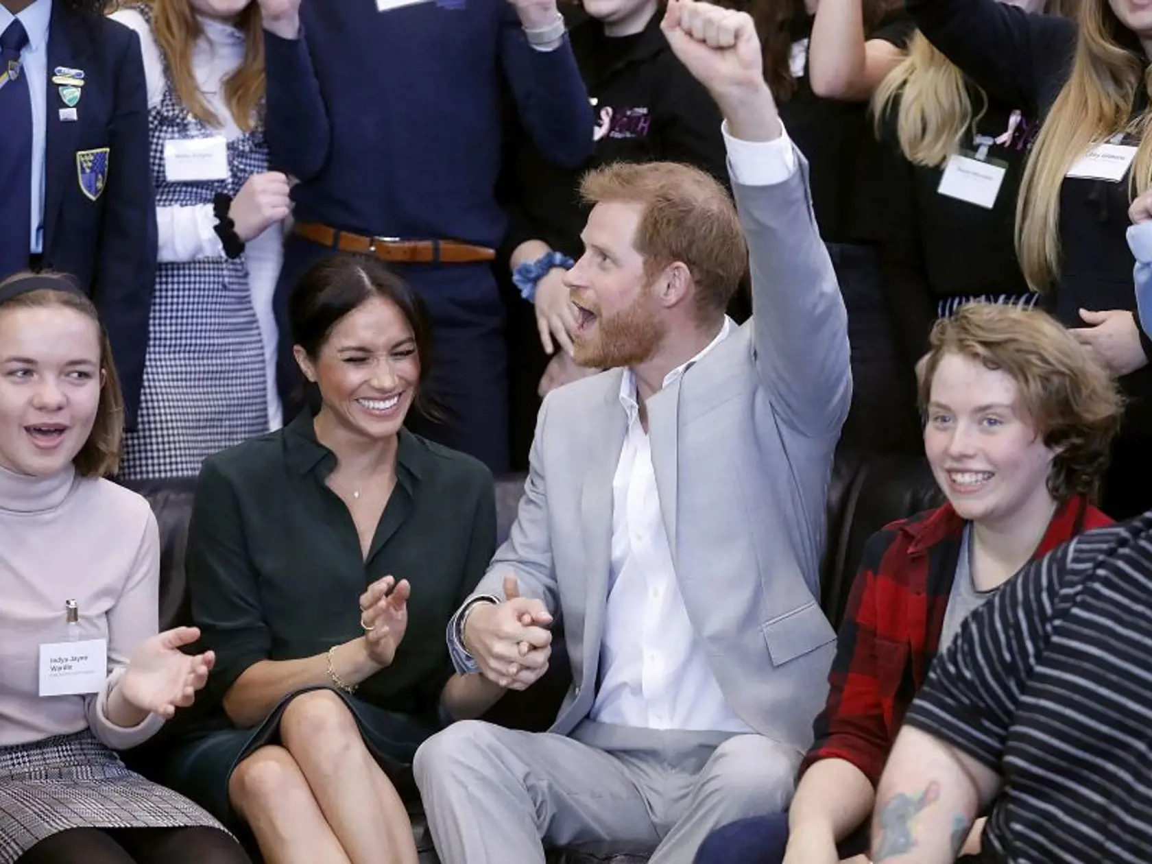 PEACEHAVEN, UNITED KINGDOM - OCTOBER 03:  Meghan, Duchess of Sussex and Prince Harry, Duke of Sussex make an official visit to the Joff Youth Centre in Peacehaven, Sussex on October 3, 2018 in Peacehaven, United Kingdom. The Duke and Duchess married on May 19th 2018 in Windsor and were conferred The Duke & Duchess of Sussex by The Queen.  (Photo by Chris Jackson/Getty Images)
