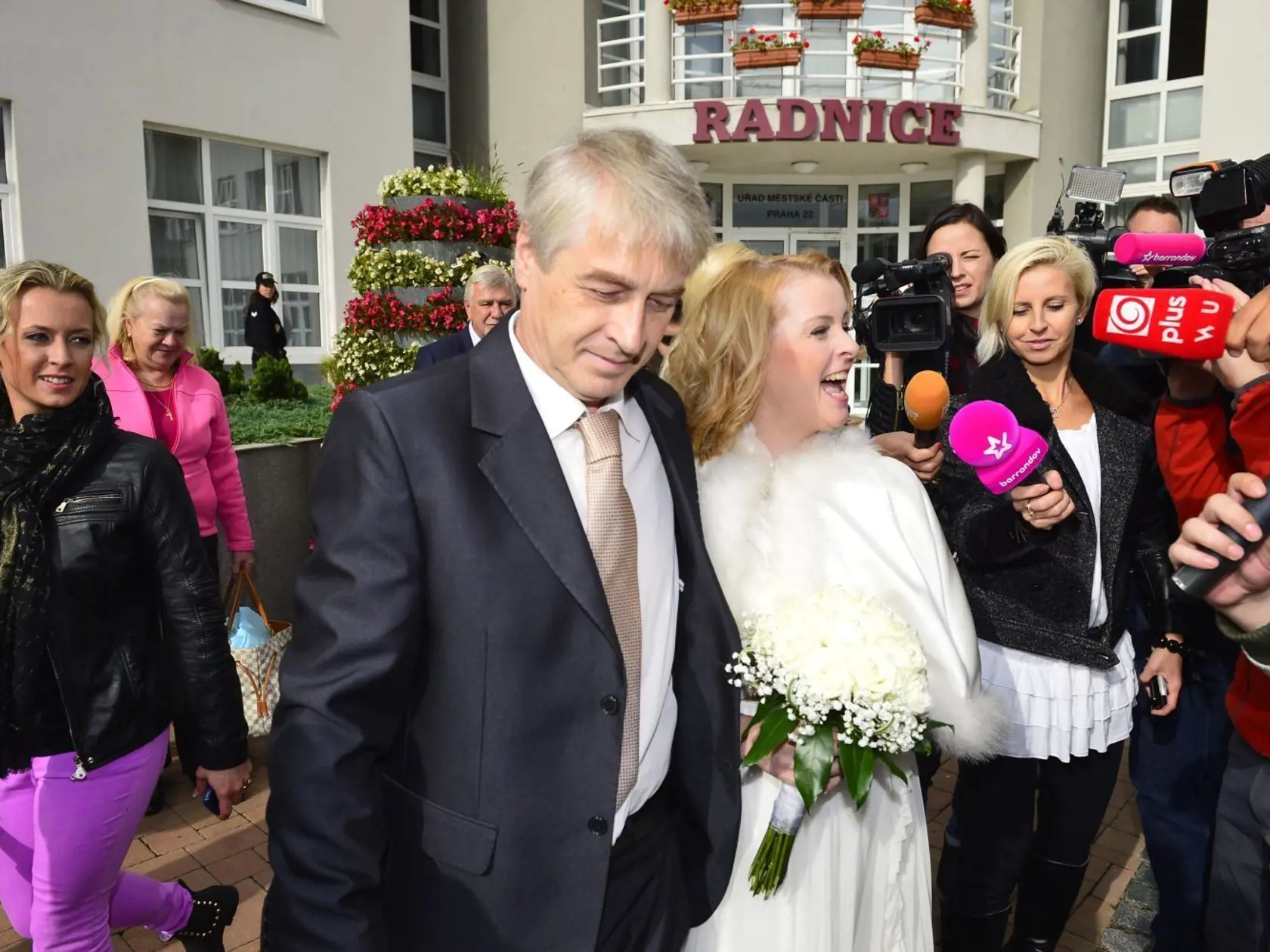 Čerstvej neveste nechýbal úsmev na tvári tesne