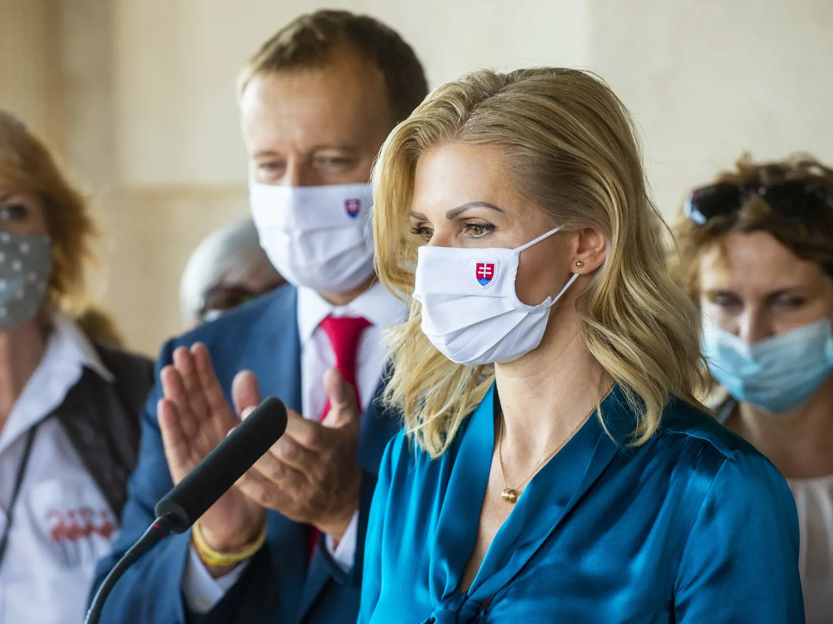 Na snímke sprava predseda NR SR Boris Kollár a poslankyňa NR SR Petra Krištúfková (obaja Sme rodina) počas tlačovej konferencie k výsledku hlasovania o zákone týkajúceho sa žien ročníkov 1957 – 1963, 24. septembra 2020 v Bratislave. FOTO TASR – Jakub Kotian