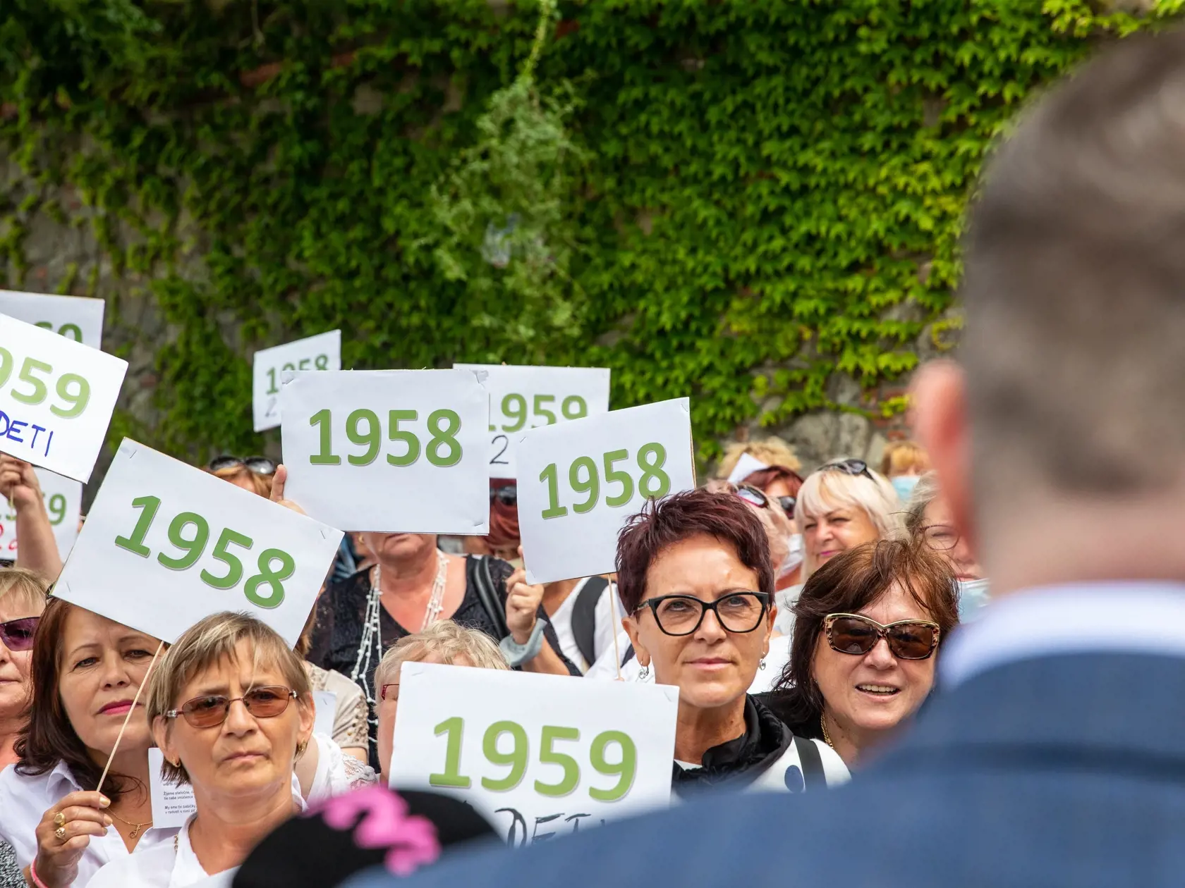 Chceme rovnakú spravodlivosť pre všetky ročníky žien, zdôraznili zhromaždené ženy, keď sa im prišiel prihovoriť predseda NR SR Boris Kollár.