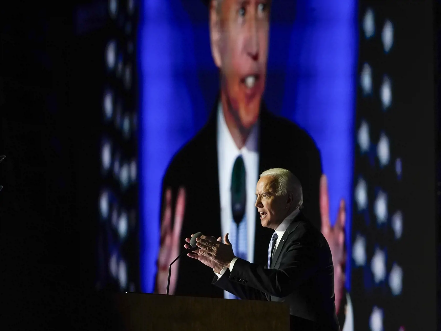 KK2 Wilmington - Víťaz amerických prezidentských volieb Joe Biden hovorí počas prejavu 7. novembra 2020 v americkom Wilmingtone. FOTO TASR/AP