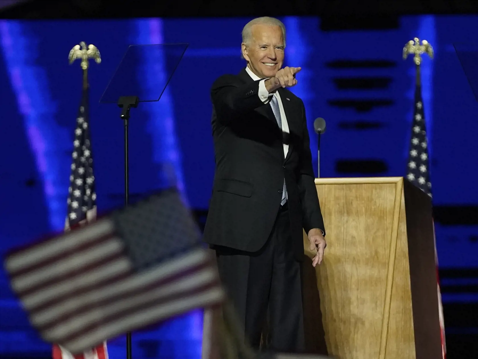 KK3 Wilmington - Víťaz amerických prezidentských volieb Joe Biden gestikuje po svojom prejave 7. novembra 2020 v americkom Wilmingtone. FOTO TASR/AP