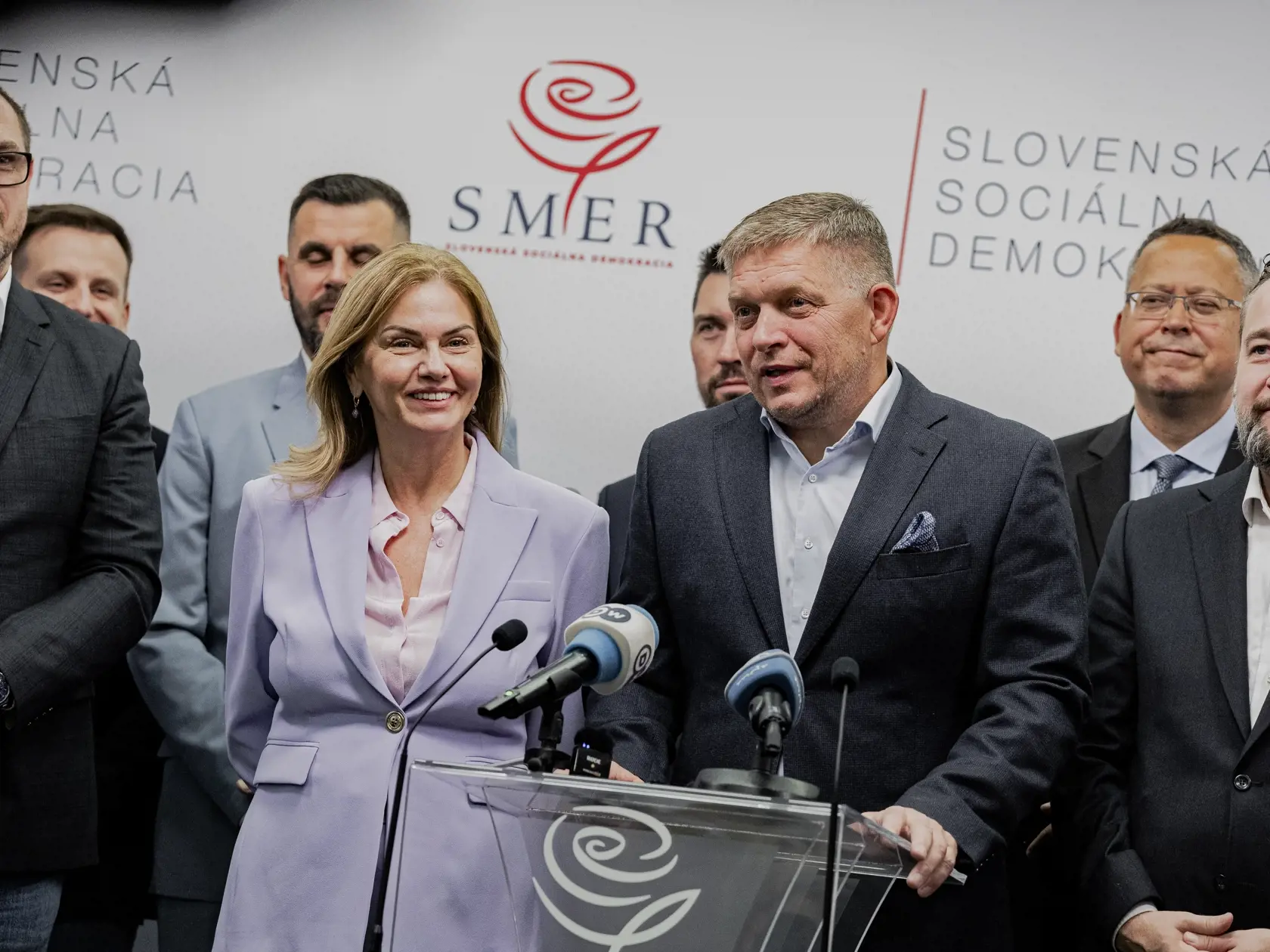 Na snímke Monika Beňová, Robert Fico a Ľuboš Blaha počas tlačovej konferencia strany Smer - slovenská sociálna demokracia po skončení predčasných parlamentných volieb.