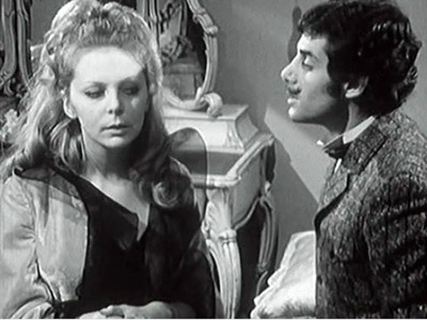 Josef Laufer začínal v roku 1968 po boku Hany Zagorovej. Záber je z televízneho muzikálu Madam a sedm loupežníků podľa Eduarda Bassa. Ich dueto Dárek je pre fanúšikov oboch dnes už nebohých umelcov veľkou raritou a vzácnym klenotom.