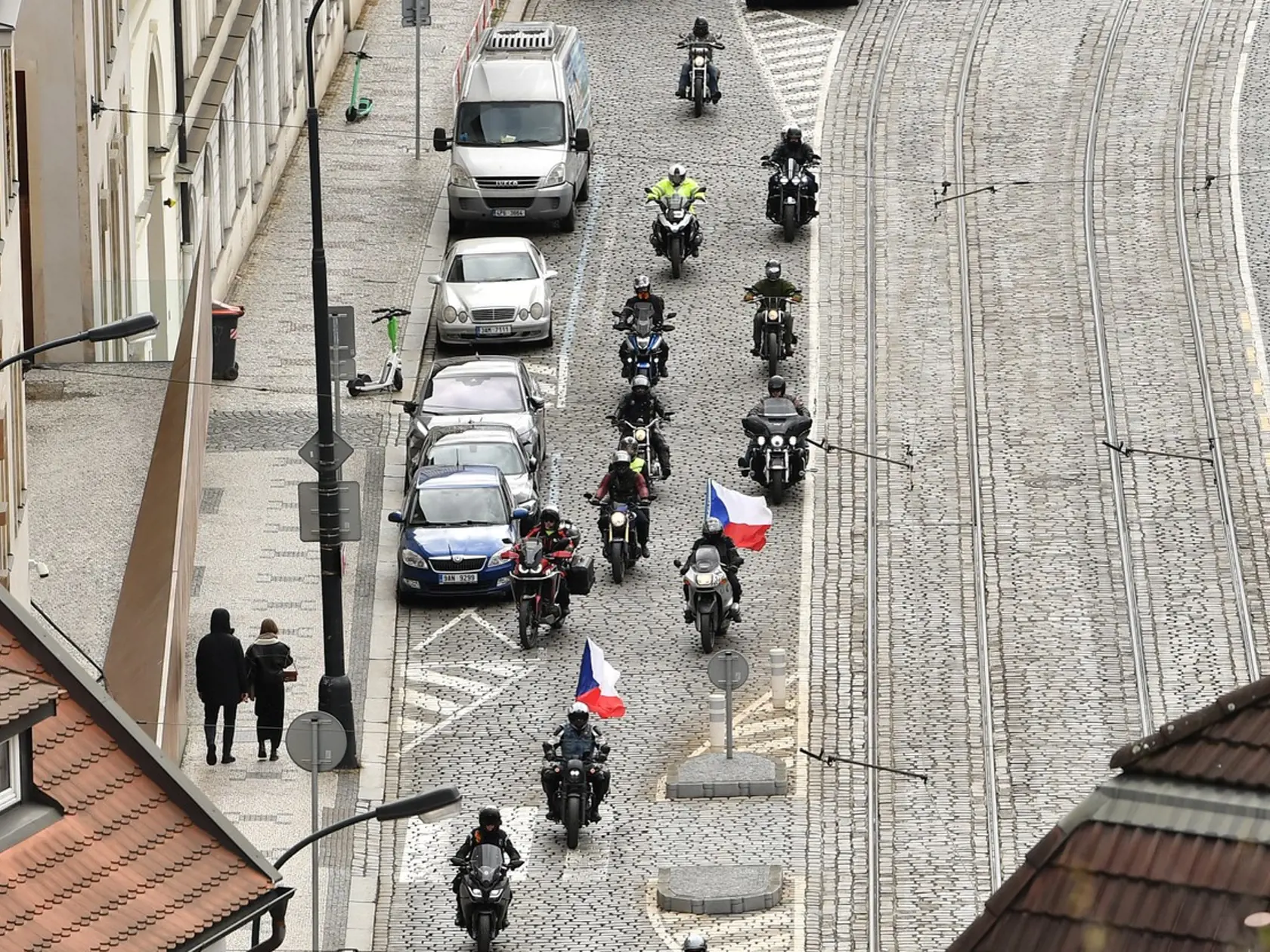 Nový prezident Petr Pavel je vášnivý motorkár. Na inauguráciu ho prišli podporiť stovky motorkárov.