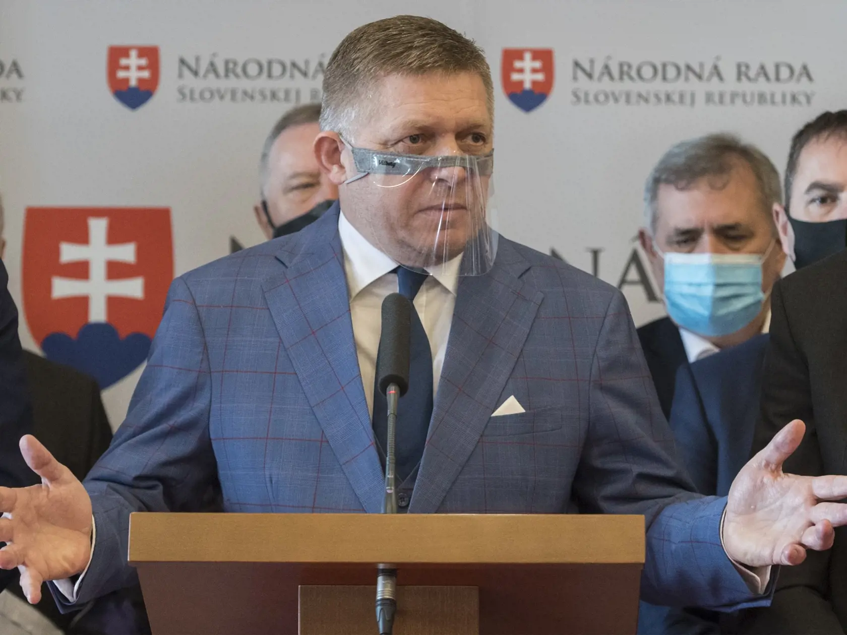 Robert Fico evidentne bez boja neodíde. Na aktuálnej vláde nenecháva ani jednu nitku suchú. 
FOTO TASR - Martin Baumann