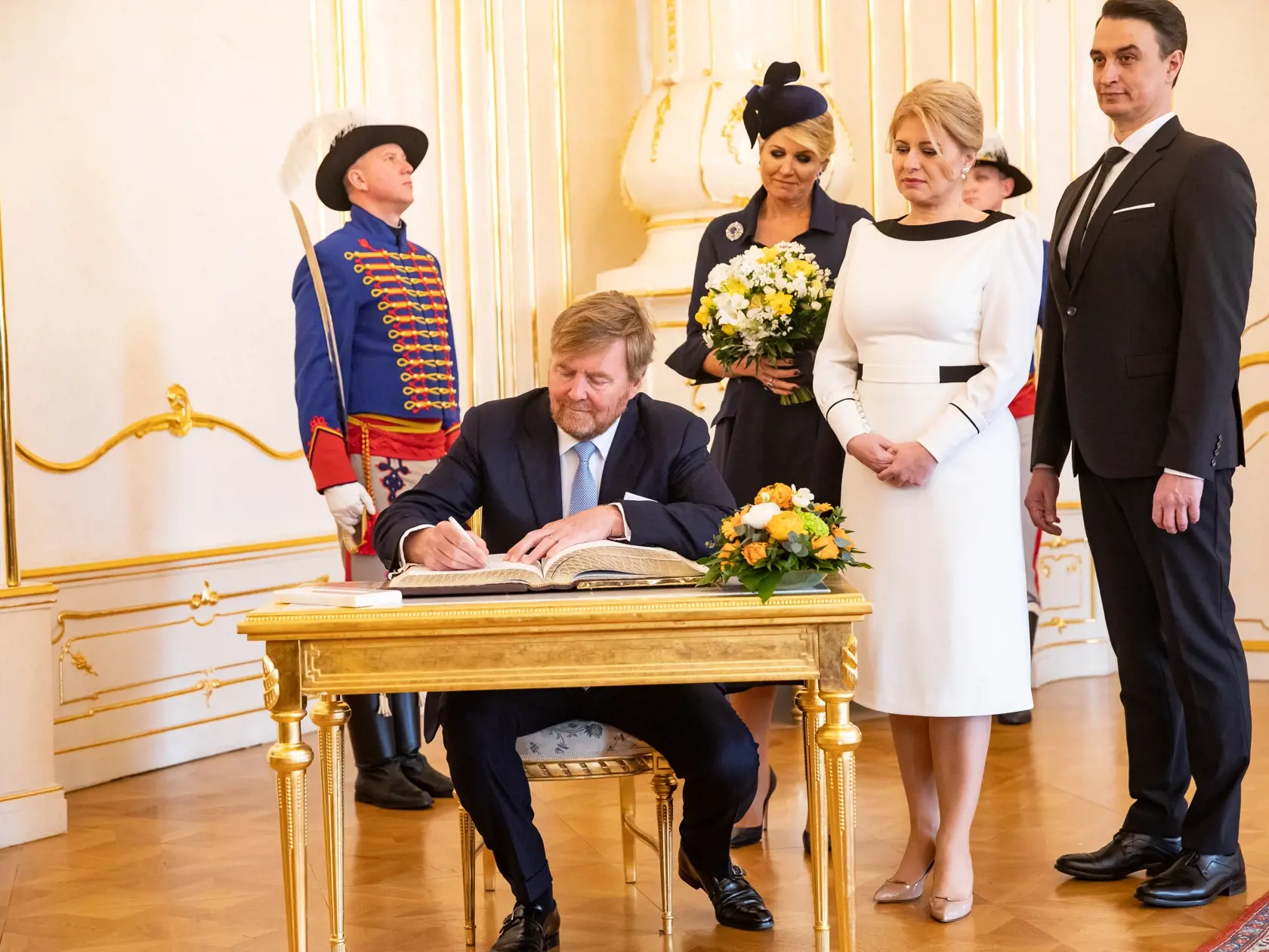 Prezidentka SR Zuzana Čaputová privítala v Prezidentskom paláci holandského kráľa Viliama-Alexandra a kráľovnú Máximu na oficiálnej trojdňovej návšteve. Na snímke je Zuzana Čaputová a Viliam Alexander.