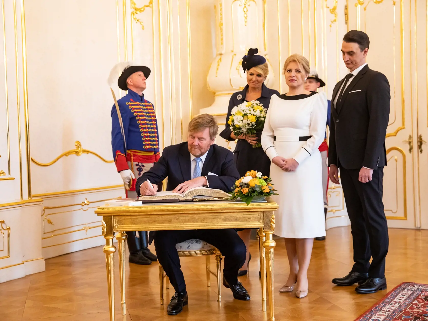 Prezidentka SR Zuzana Čaputová privítala v Prezidentskom paláci holandského kráľa Viliama-Alexandra a kráľovnú Máximu na oficiálnej trojdňovej návšteve. Na snímke je Zuzana Čaputová a Viliam Alexander.