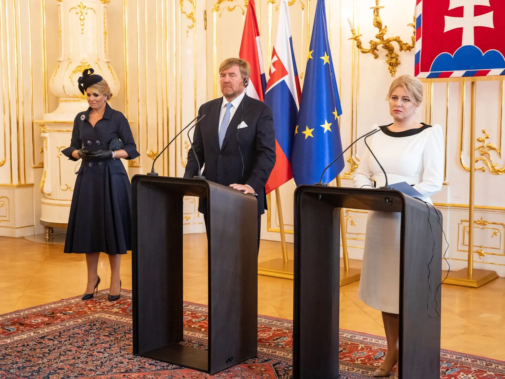 Prezidentka SR Zuzana Čaputová privítala v Prezidentskom paláci holandského kráľa Viliama-Alexandra a kráľovnú Máximu na oficiálnej trojdňovej návšteve. Na snímke je Zuzana Čaputová a Viliam Alexander.