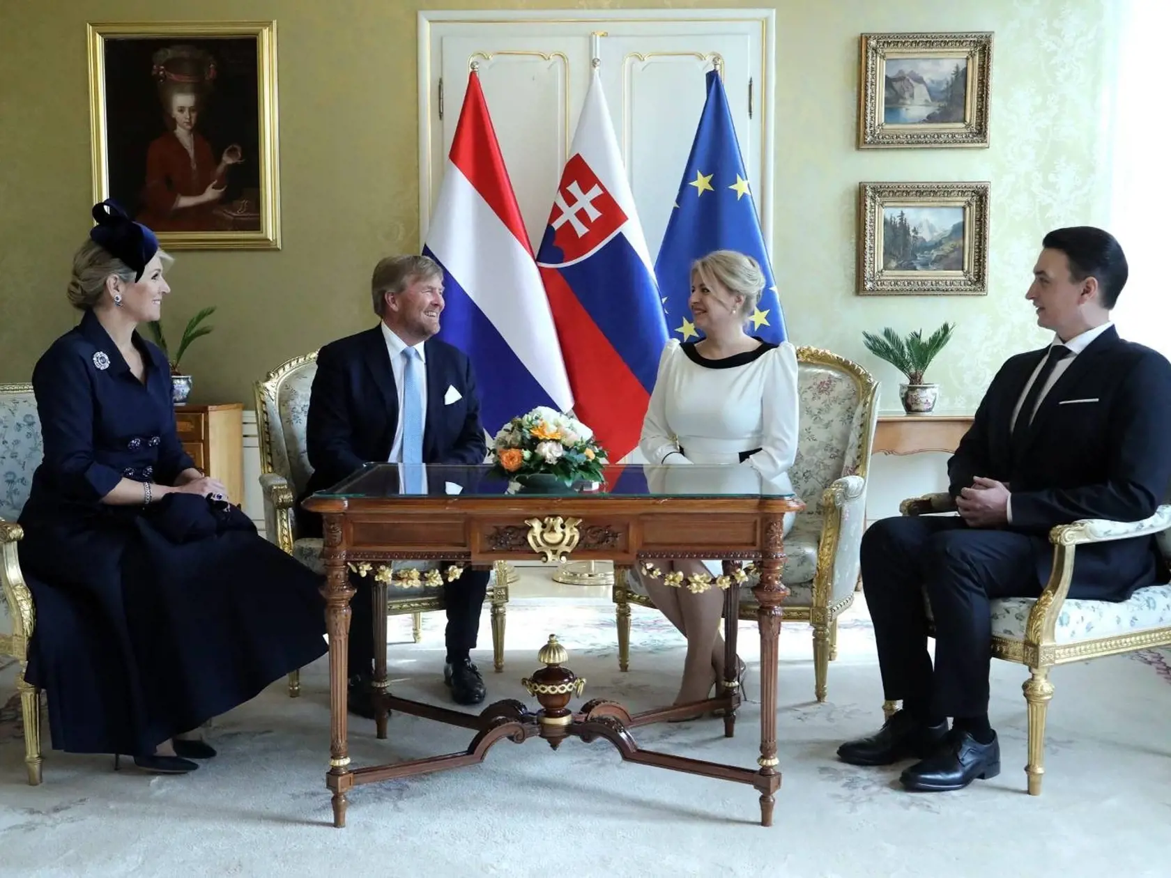 Prezidentka Zuzana Čaputová (49) v utorok privítala na Slovensku holandského kráľa Viliama Alexandra (55) s kráľovnou Máximou (51). Ide o prvú kráľovskú návštevu na Slovensku takmer po 13 rokoch.
