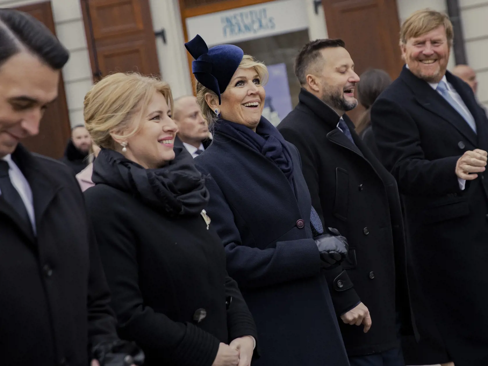Holandský kráľovský pár, Jeho Veličenstvo kráľ Viliam-Alexander a Jej Veličenstvo kráľovná Maxima absolvovali spoločne s prezidentkou Zuzanou Čaputovou a jej partnerom Jurajom Rizmanom prechádzku historickým centrom Bratislavy v sprievode primátora mesta Matúša Valla.
