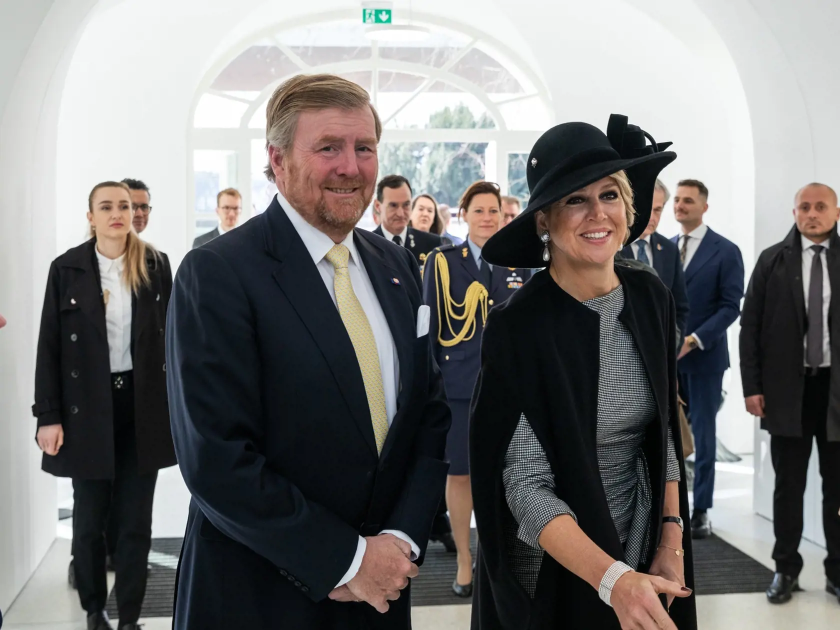 "Dnes nás svojou návštevou poctil holandský kráľovský pár. Sprevádzala ich pani prezidentka, pani ministerka kultúry a generálna riaditeľka SNG. Okrem prehliadky galérie sa všetci hostia zúčastnili so študentkami a študentmi stredných škôl diskusie na tému rodovej rovnosti a posilnení postavenia žien. Hovorili spolu o stereotypoch či diskriminácii na základe vlastných skúseností," informovala Slovenská národná galéria.