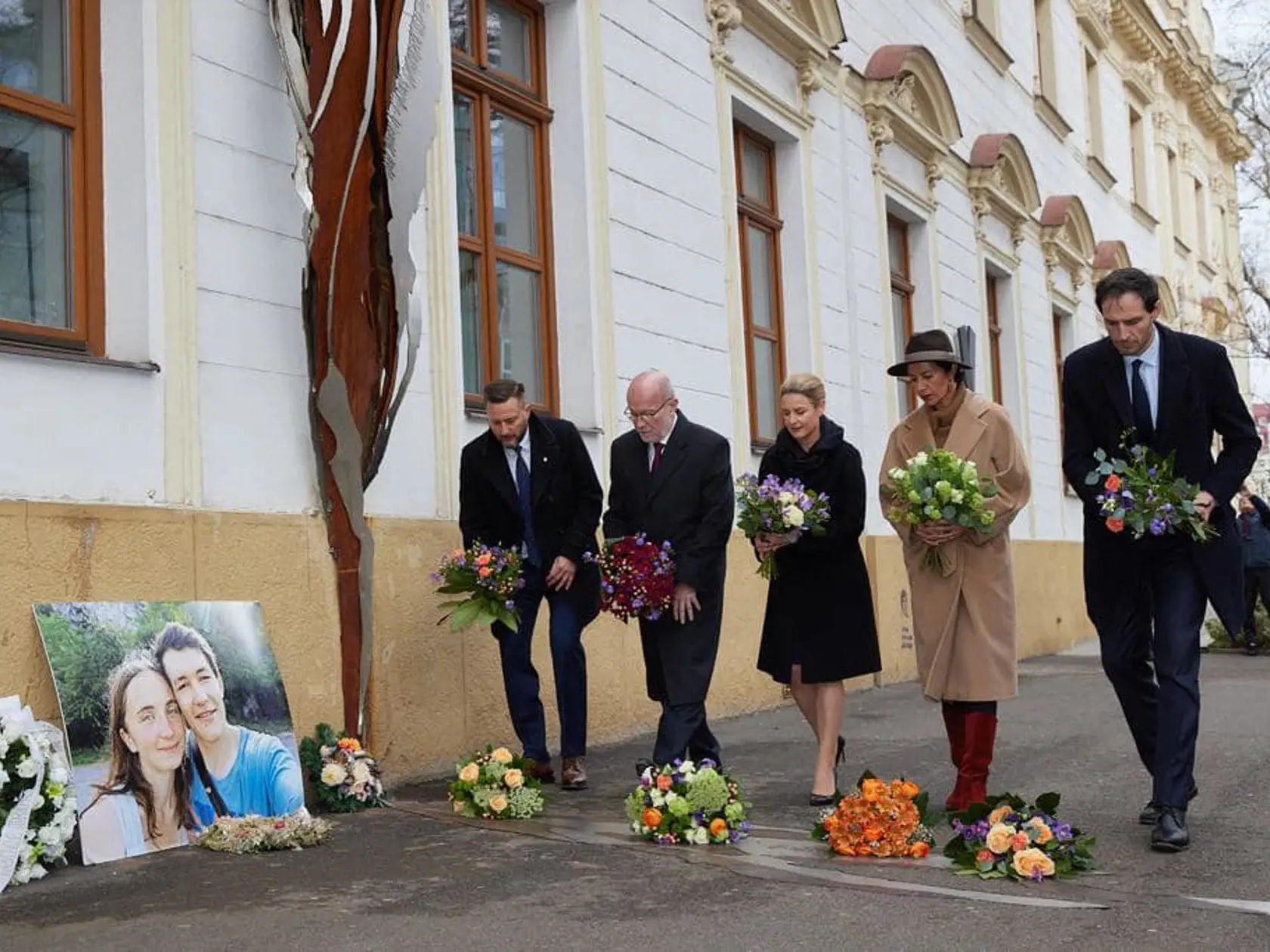 Spolu s prezidentkou si holandský kráľovský pripomenul pamiatku zavraždeného novinára Jána Kuciaka a jeho snúbenice Martiny Kušnírovej pri pamätníku na Námestí SNP. Na snímke ministerka kultúry SR Natália Milanová.