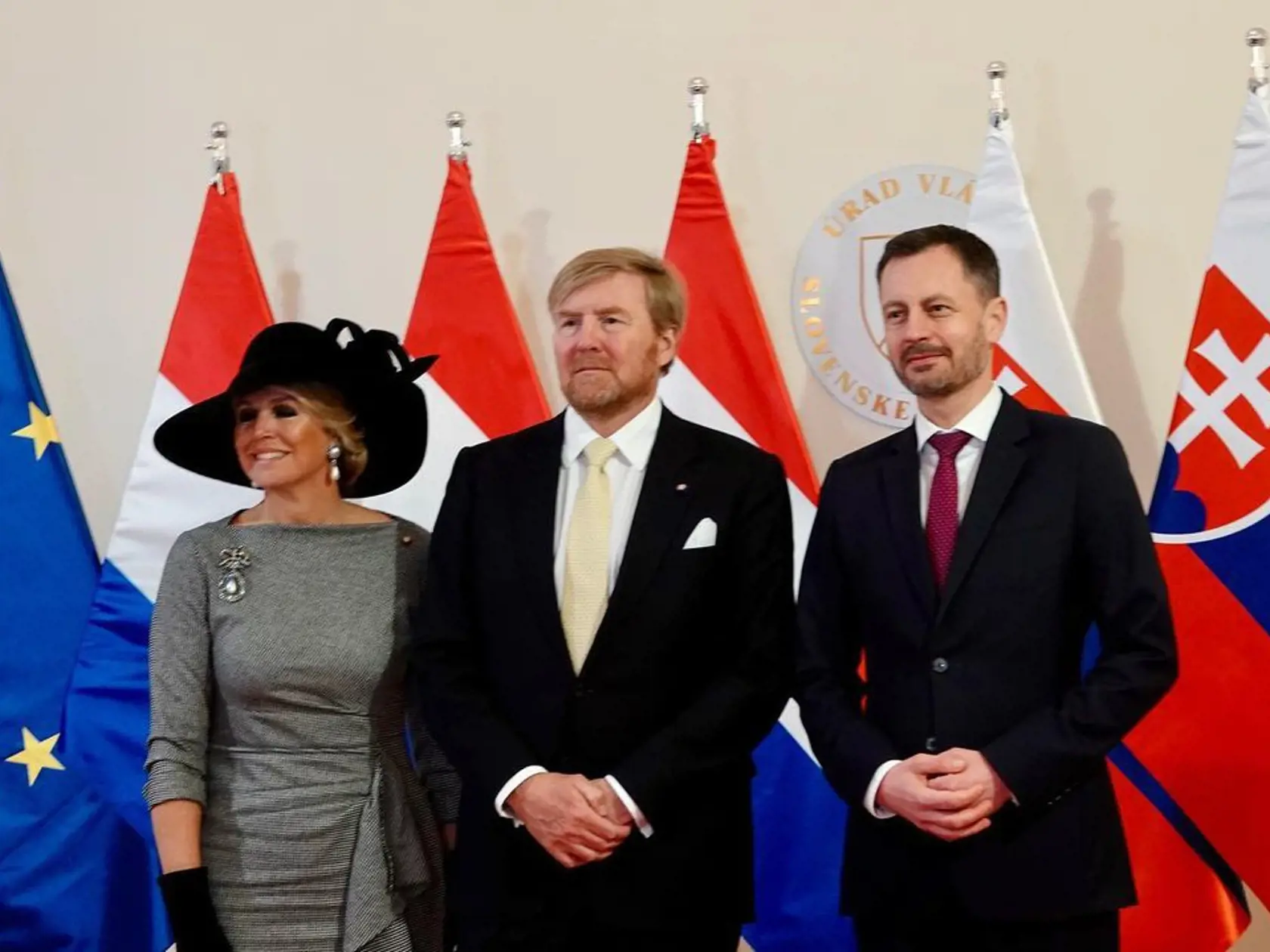 Holandský kráľovský pár bol na trojdňovej návšteve Slovenska. Na snímke s dočasne povereným premiérom Eduardom Hegerom.