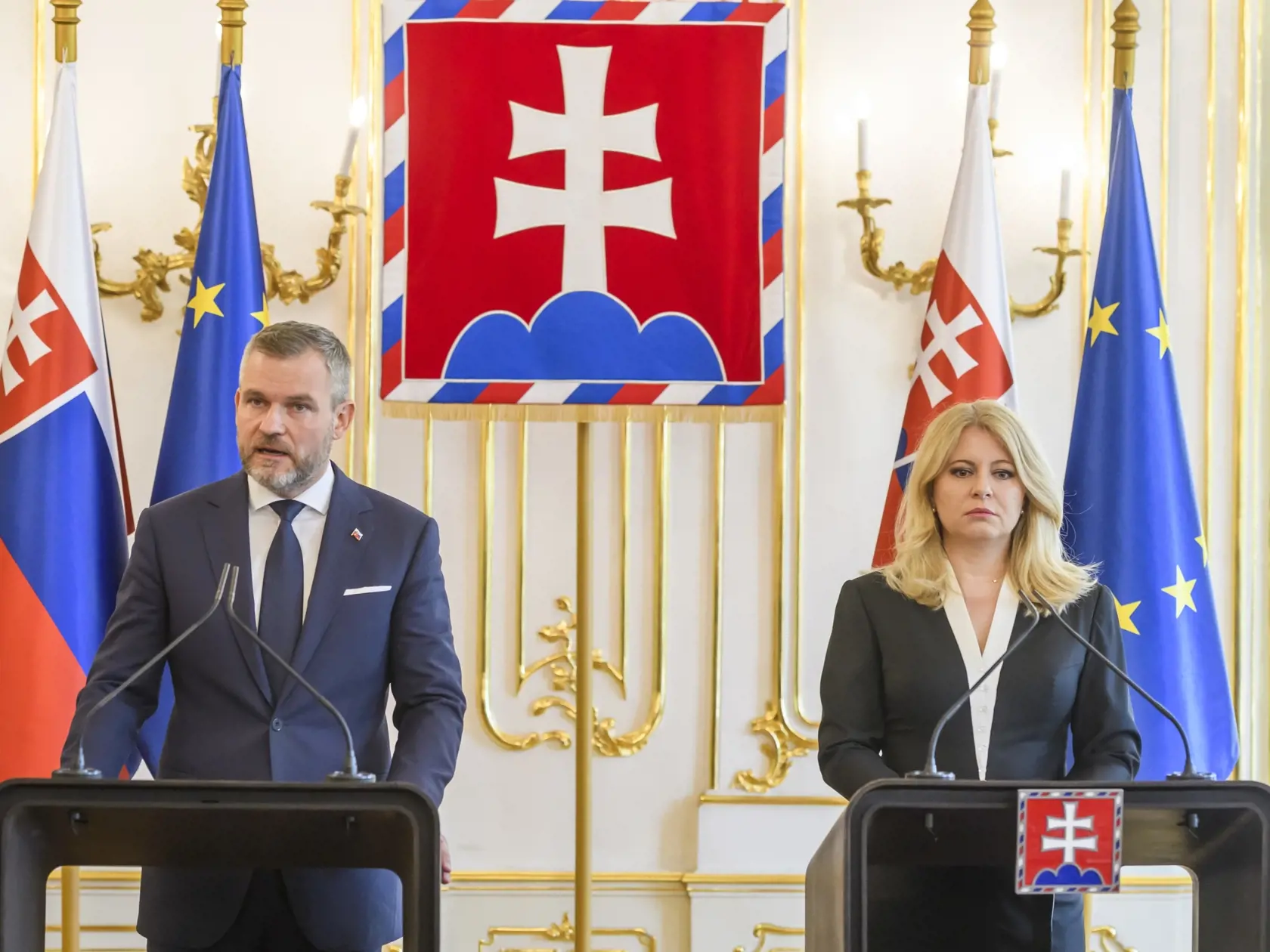 Na snímke zľava novozvolený prezident SR Peter Pellegrini a prezidentka SR Zuzana Čaputová počas vyhlásenia k atentátu na premiéra SR Roberta Fica (Smer-SD) v Bratislave 16. mája 2024. FOTO TASR - Jaroslav Novák