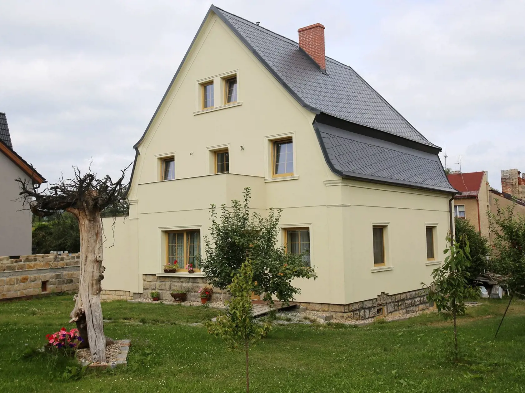 Tato vila je také napsána na známého režiséra.