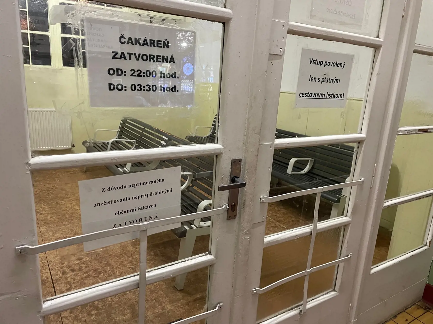 čakáreň železničnej stanice v Trenčíne