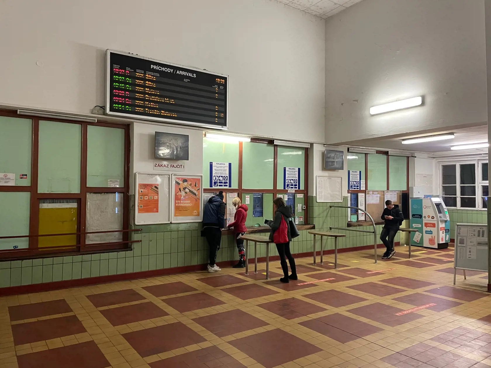 vestibul železničnej stanice v Trenčíne