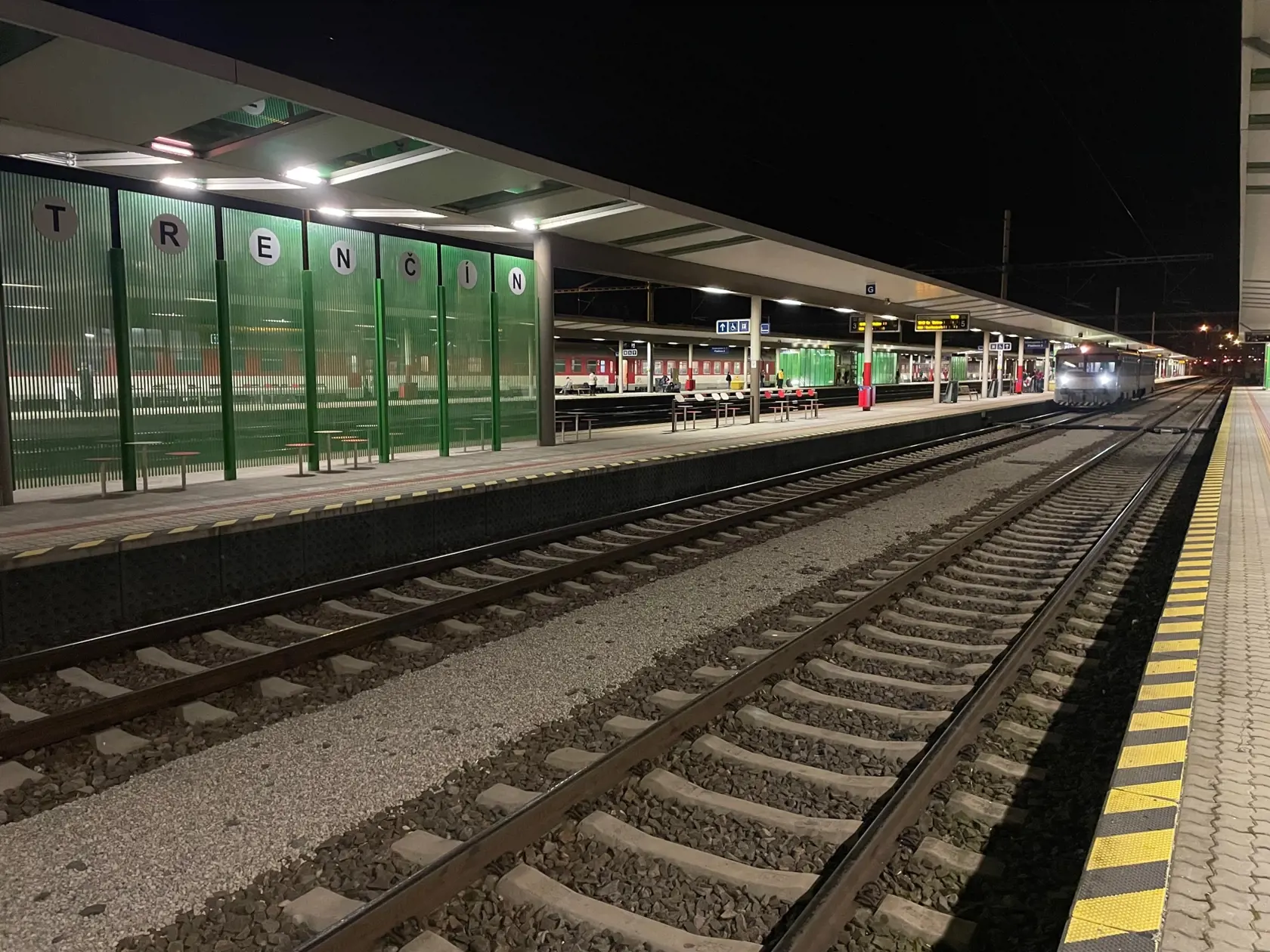 železničná stanica v Trenčíne patrí medzi tie väčšie