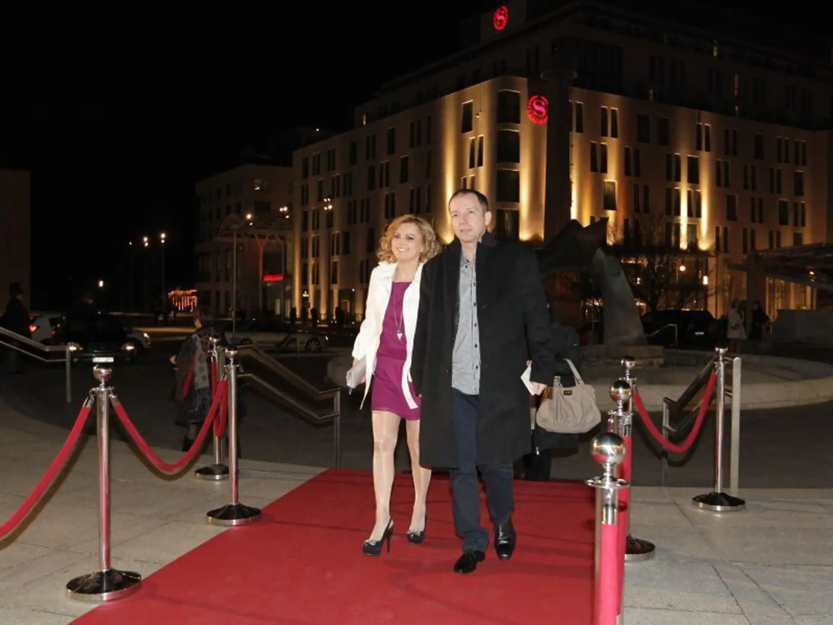 Evita Urbaníková prichádza na galavečer.