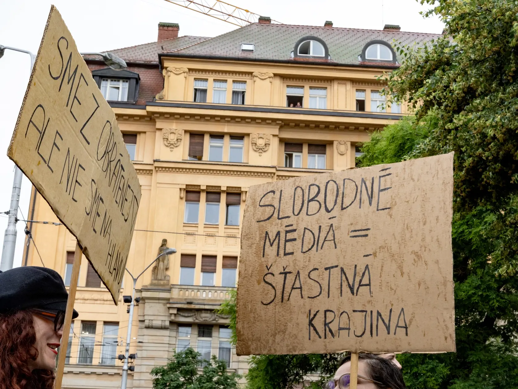 Štrajk nespokojných zamestnancov a spolupracovníkov RTVS, cieľom ktorého je stiahnutie sporného návrhu zákona o STVR. Dav sa presunul z budovy Slovenského rozhlasu na Mýtnej ulici pred Úrad vlády a následne pred budovu Ministerstva kultúry na Námestí SNP, kde prebehol príhovor členov štrajkového výboru a pozvaných hostí.