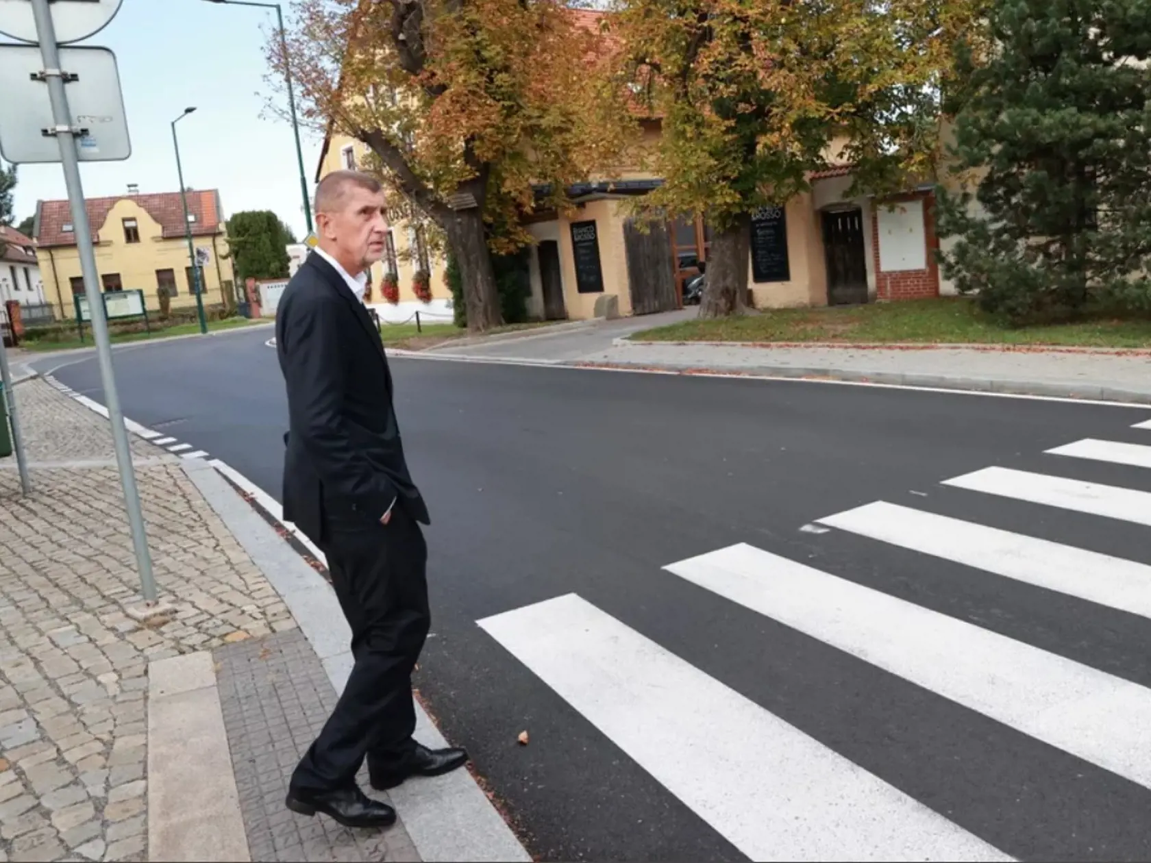 K volebnej miestnosti však prišiel Andrej Babiš sám.
