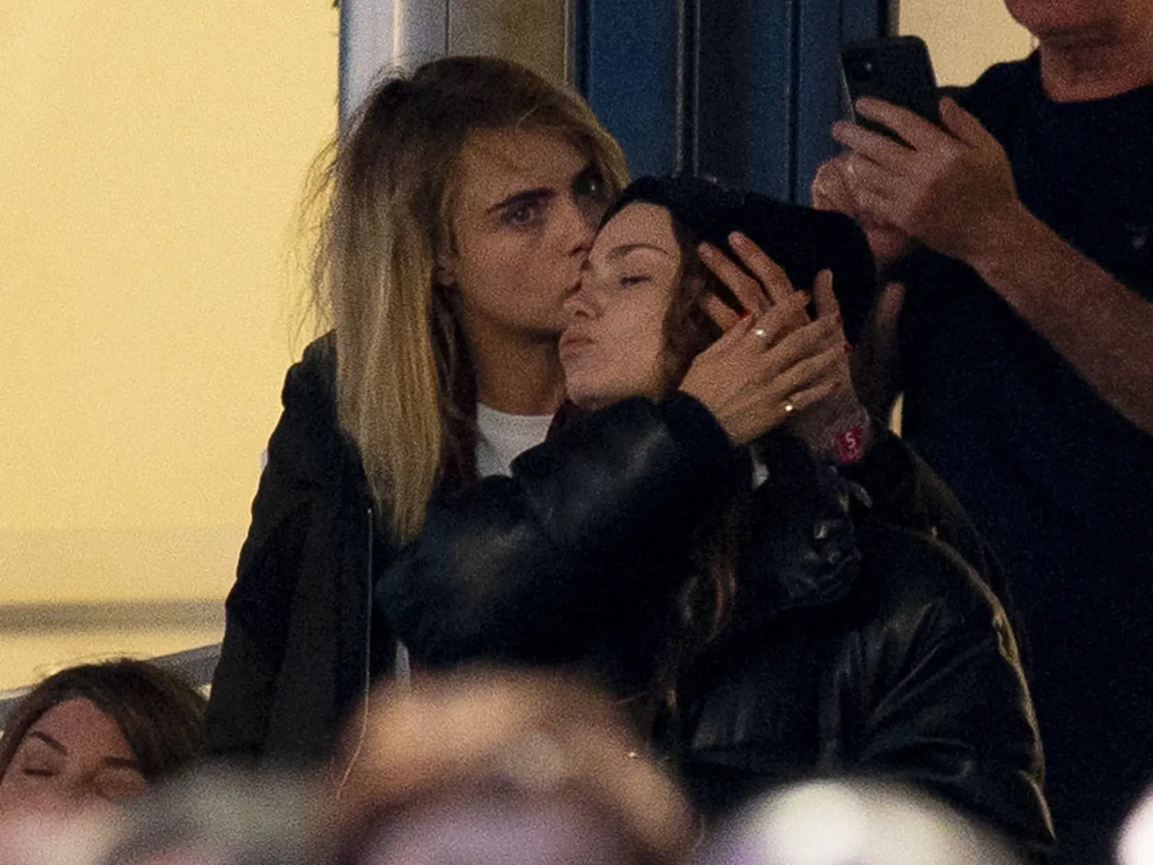 Cara Delevingne s priateľkou, speváčkou Minke