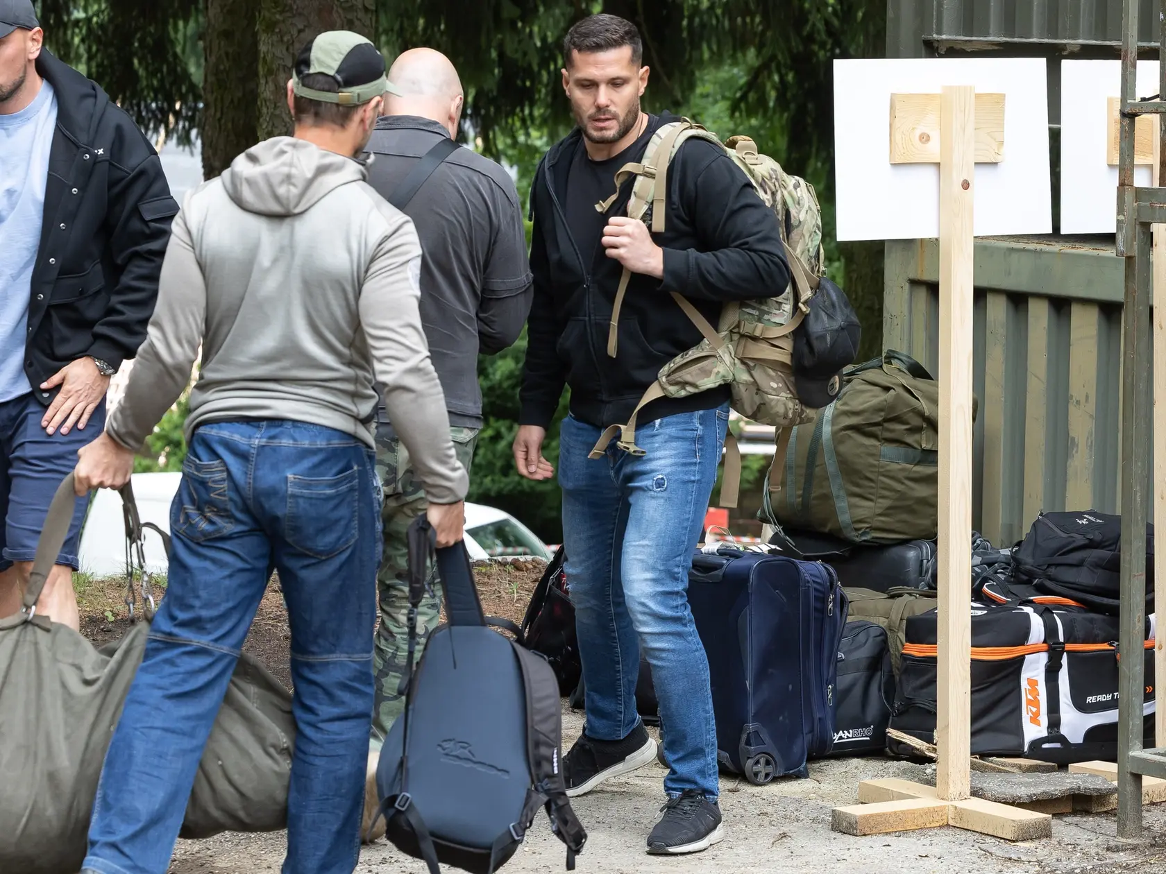 Národné obranné sily - nástup účasntíkov prvého dvojtýždňového turnusu, ktorého sa zúčastnil aj prezident Slovenskej republiky Peter Pellegrini a minister vnútra SR Robert Kaliňák. Na snímke je poslanec Richard Glück.
