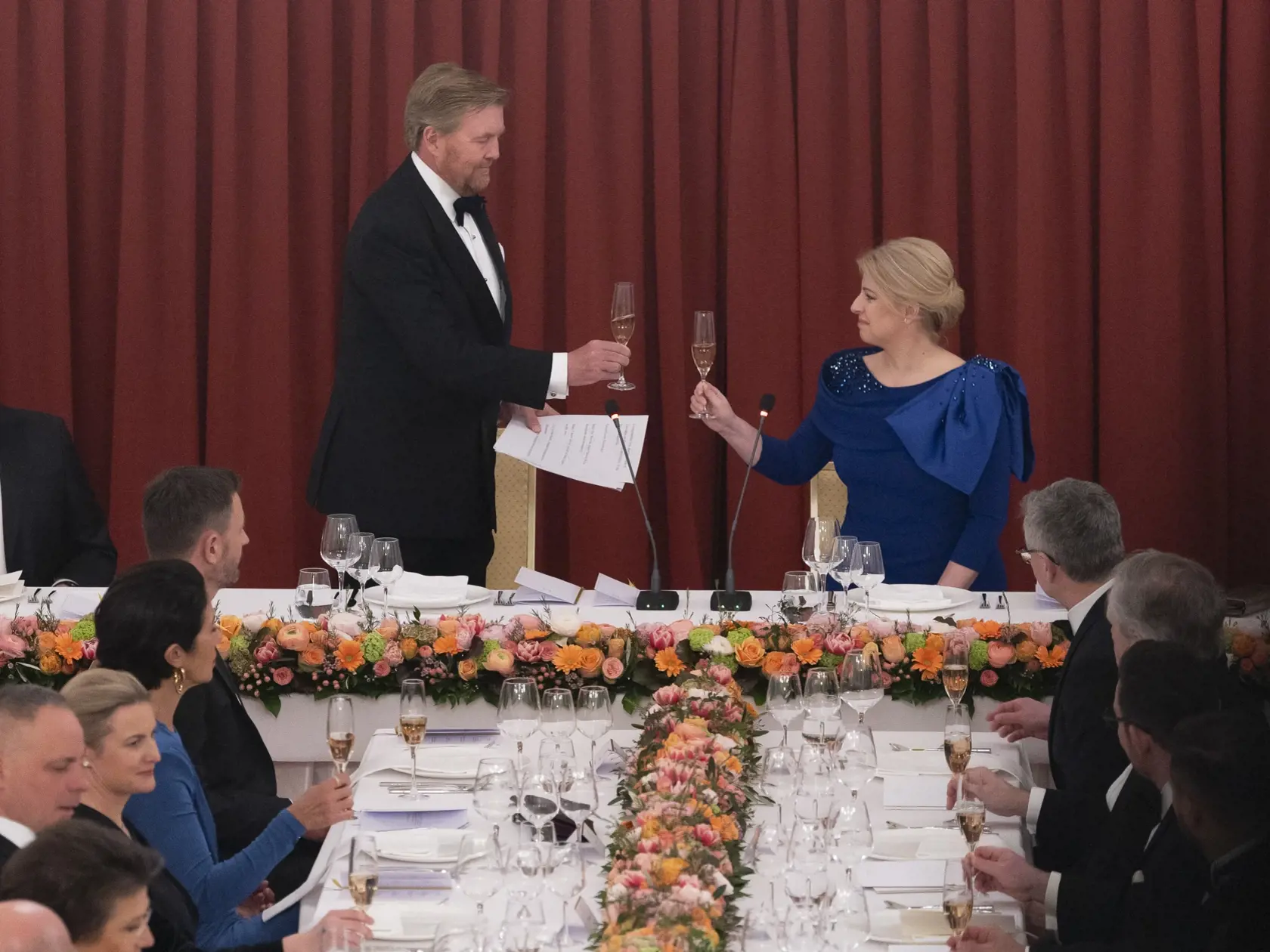 Prezidentka SR Zuzana Čaputová privítala na Slovensku holandského kráľa Viliama Alexandra s kráľovnou Maximou v utorok 7. marca 2023. Ich oficiálna návšteva Slovenska potrvá do štvrtka 9. marca. Okrem Bratislavy navštívi kráľovský pár aj Poprad, Liptovský Mikuláš a Tatranský národný park. Na snímke zľava partner prezidentky SR Zuzany Čaputovej Juraj Rizman, holandský kráľ Viliam Alexander a prezidentka SR Zuzana Čaputová počas  štátnej večere podávanej prezidentkou SR pri príležitosti návštevy h