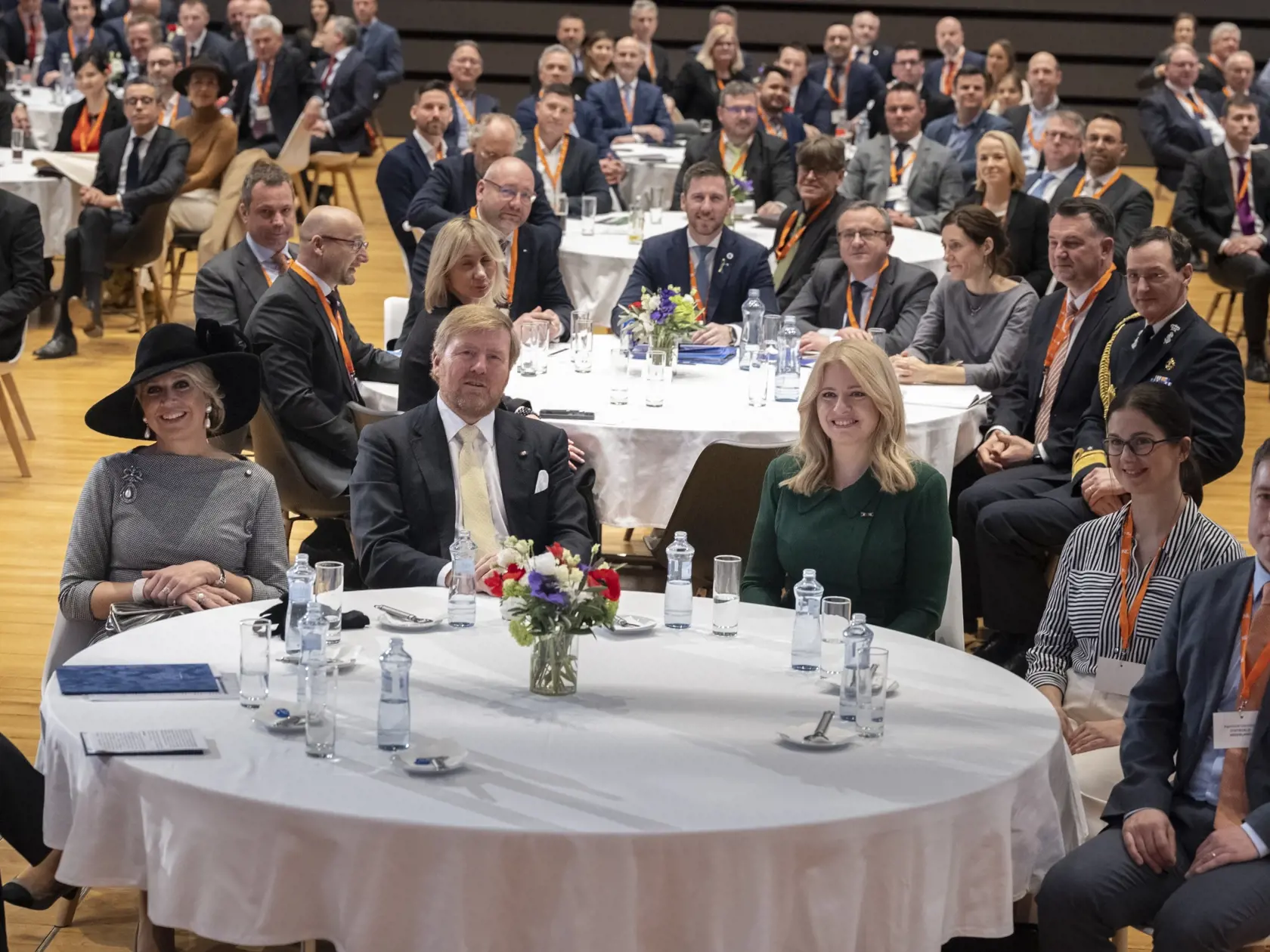 Na snímke zľava holandská kráľovná Maxima, kráľ Viliam-Alexander a prezidentka SR Zuzana Čaputová počas otvorenia Slovensko-holandského biznis fóra „Future Is Now“ v Zimnej jazdiarni v areáli Bratislavského hradu 8. marca 2023 v Bratislave. FOTO TASR - Pavel Neubauer
