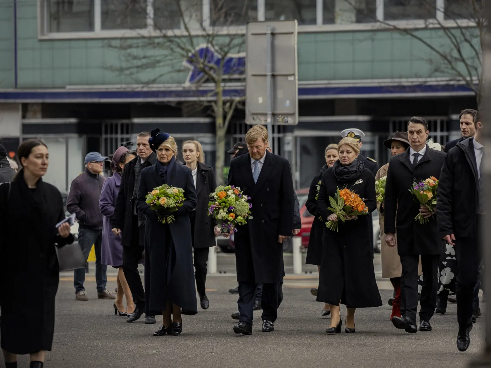 Holandský kráľovský pár, Jeho Veličenstvo kráľ Viliam-Alexander a Jej Veličenstvo kráľovná Maxima absolvovali spoločne s prezidentkou Zuzanou Čaputovou a jej partnerom Jurajom Rizmanom prechádzku historickým centrom Bratislavy v sprievode primátora mesta Matúša Valla.