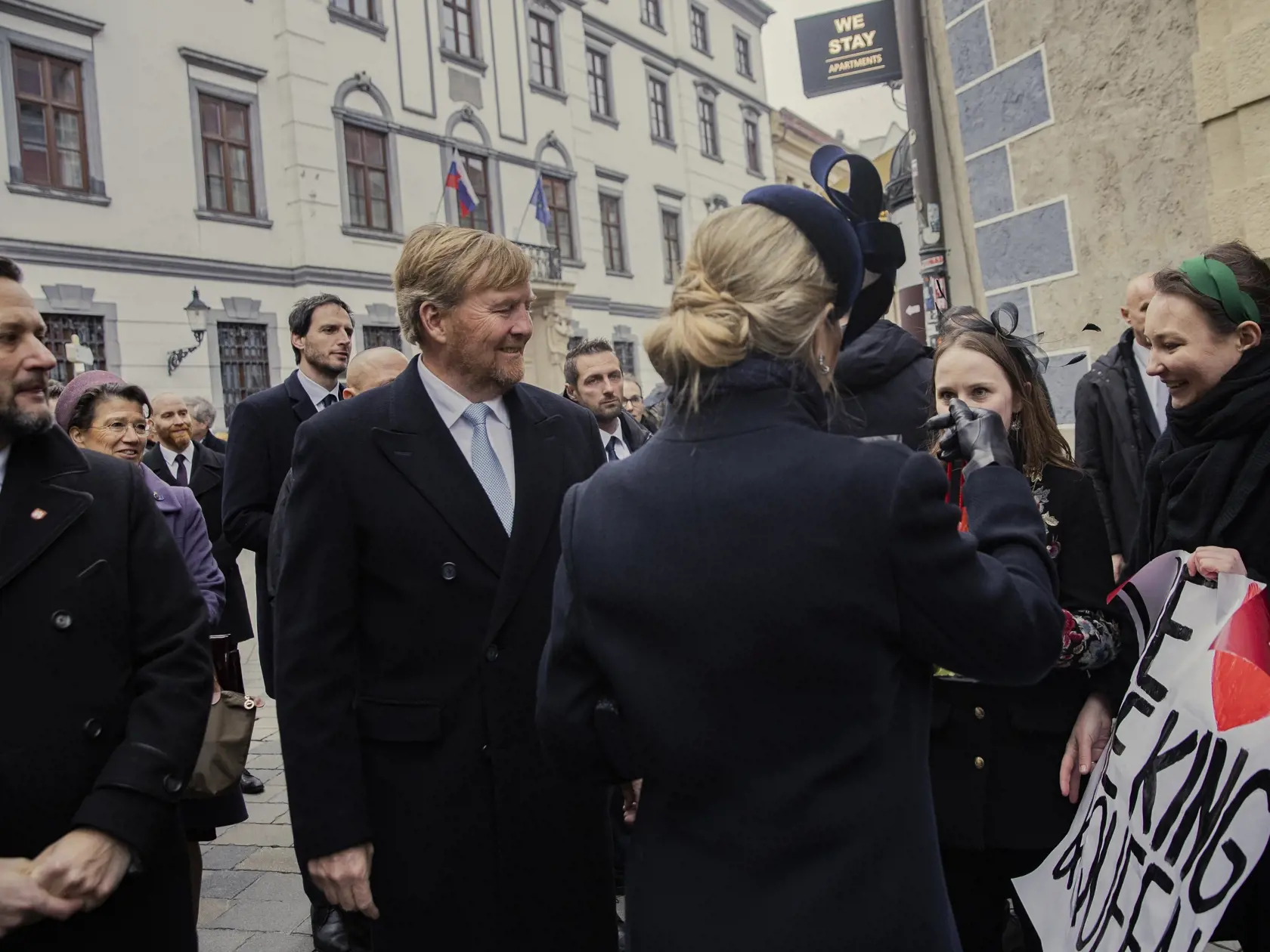 Holandský kráľovský pár, Jeho Veličenstvo kráľ Viliam-Alexander a Jej Veličenstvo kráľovná Maxima absolvovali spoločne s prezidentkou Zuzanou Čaputovou a jej partnerom Jurajom Rizmanom prechádzku historickým centrom Bratislavy v sprievode primátora mesta Matúša Valla.