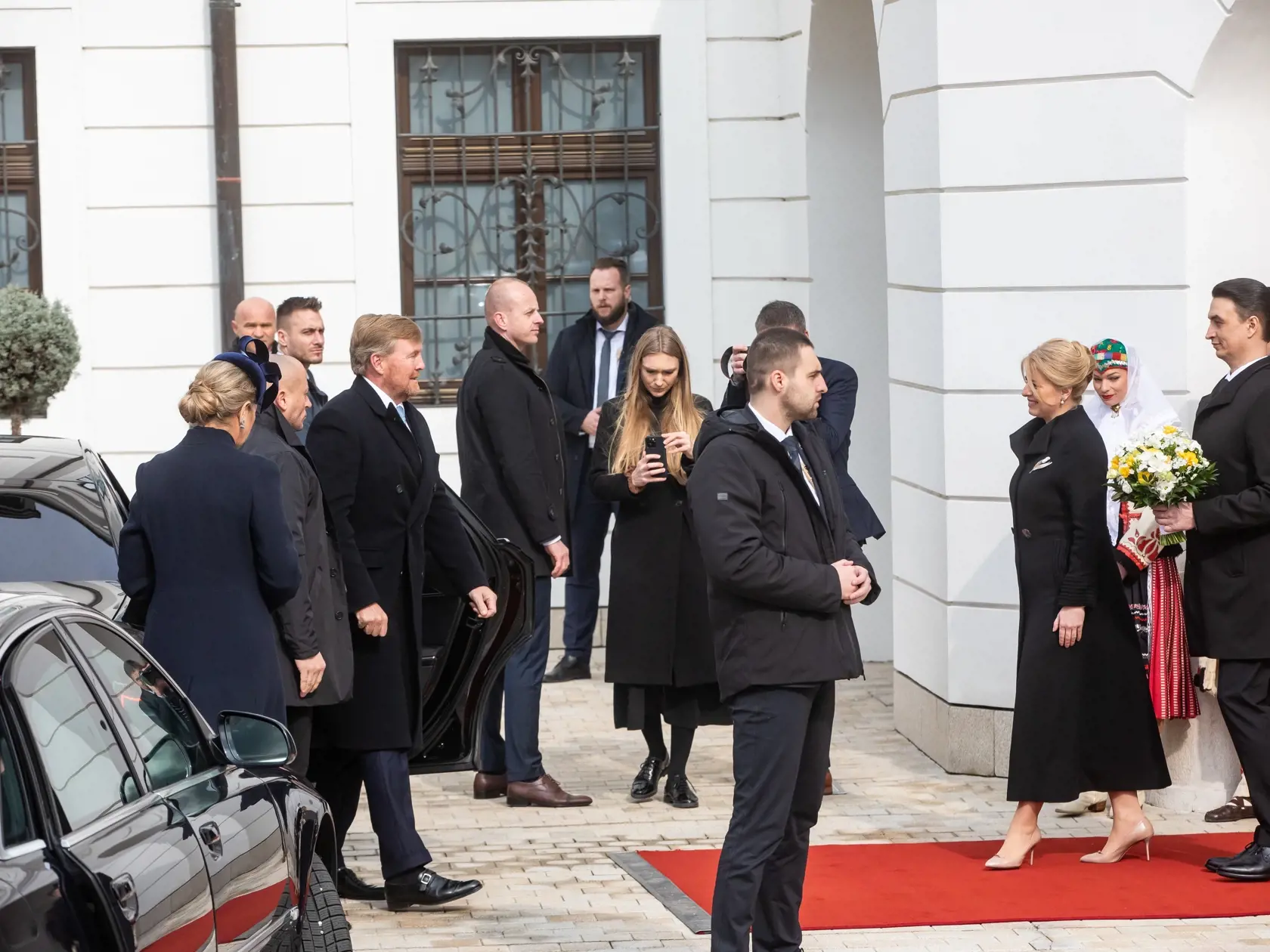 Prezidentka SR Zuzana Čaputová privítala v Prezidentskom paláci holandského kráľa Viliama-Alexandra a kráľovnú Máximu na oficiálnej trojdňovej návšteve. Na snímke je Zuzana Čaputová a Viliam Alexander.
