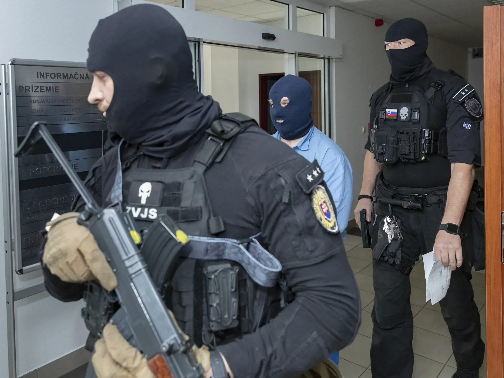 Súdne pojednávanie na špecializovanom trestnom súde v Pezinku vo veci objevnávky vraždy prokurátorov a vraždy Jána Kuciaka a Martiny Kušnírovej. Na snímke je Zoltán Andruskó, ktorý sa už objavoval na súde tak, že nemal na hlave kuklu. Dnes to opäť zmenil!
