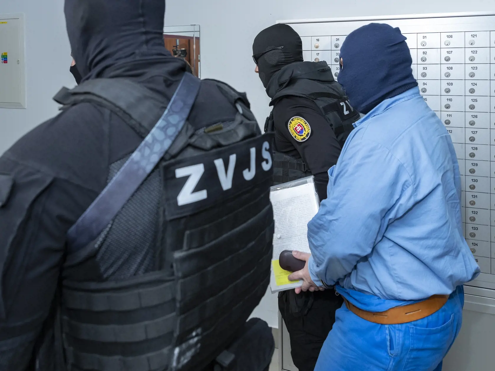 Súdne pojednávanie na špecializovanom trestnom súde v Pezinku vo veci objednávky vraždy prokurátorov a vraždy Jána Kuciaka a Martiny Kušnírovej. Na snímke je Zoltán Andruskó, ktorý sa už objavoval na súde tak, že nemal na hlave kuklu. Dnes to opäť zmenil!