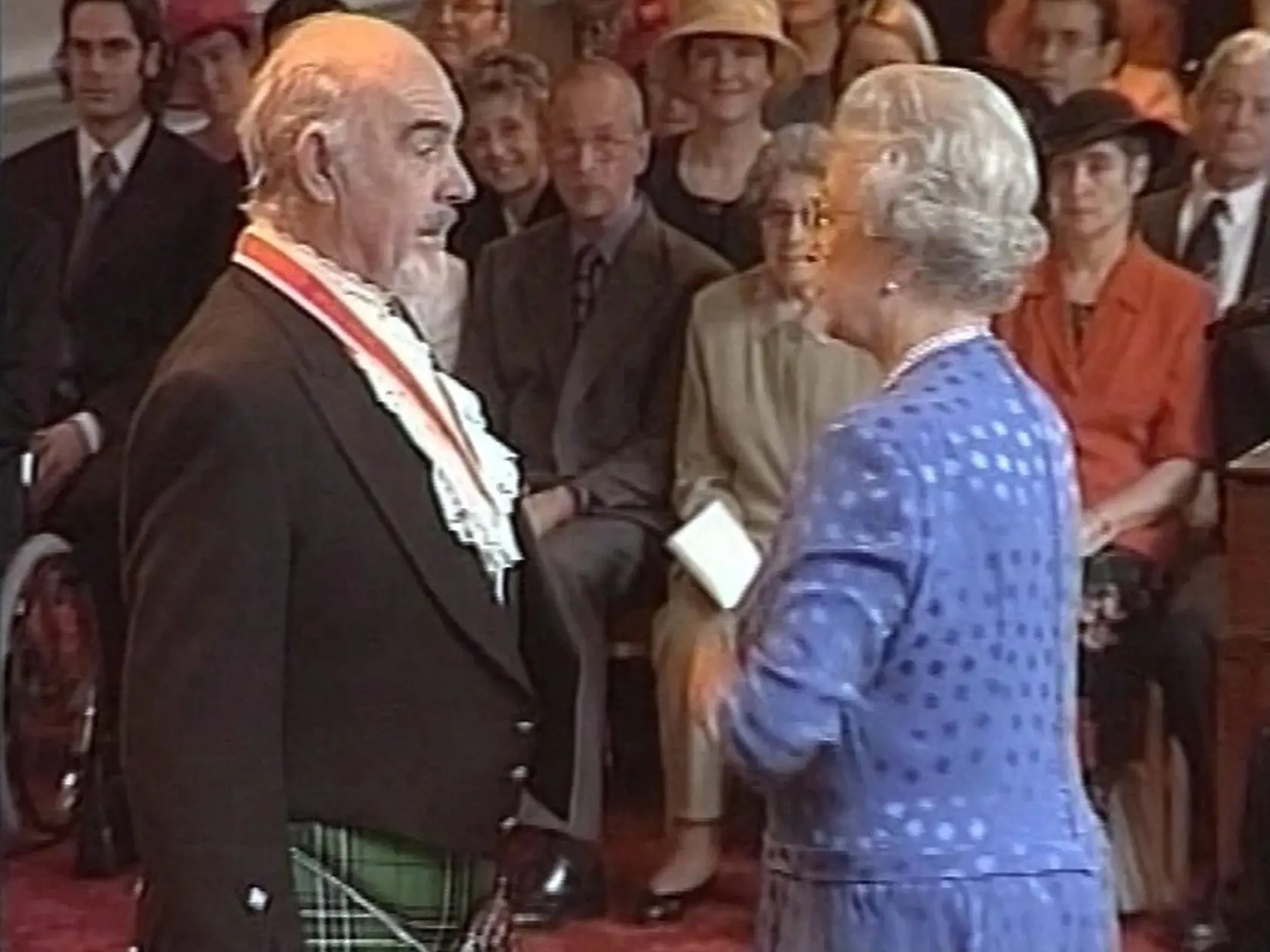 Sean Connery a kráľovná Alžbeta II.