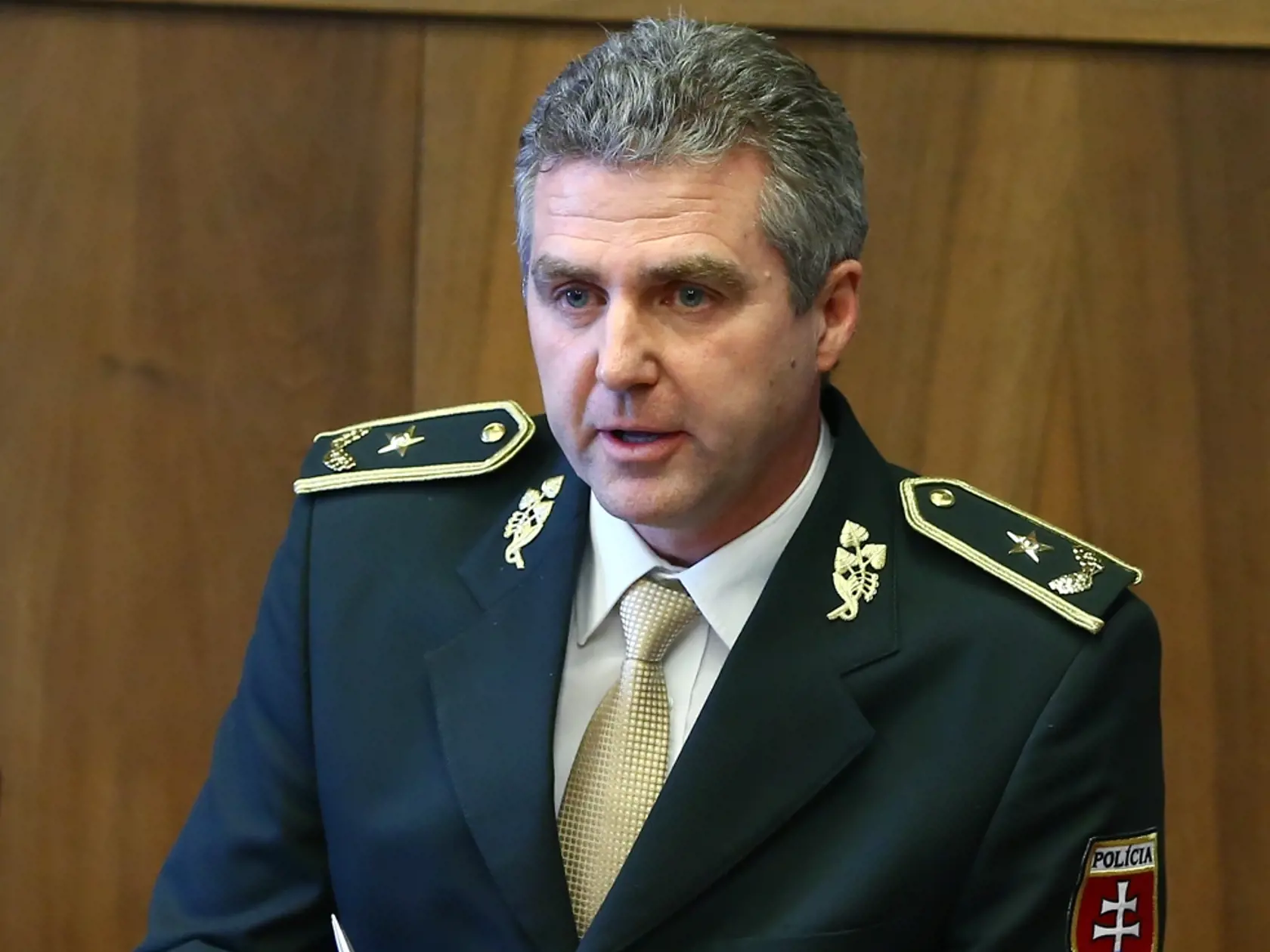 Politika: Zasadnutie brannobezpečnostného výboru ku kauze útoku Neonacistov v Nitre.