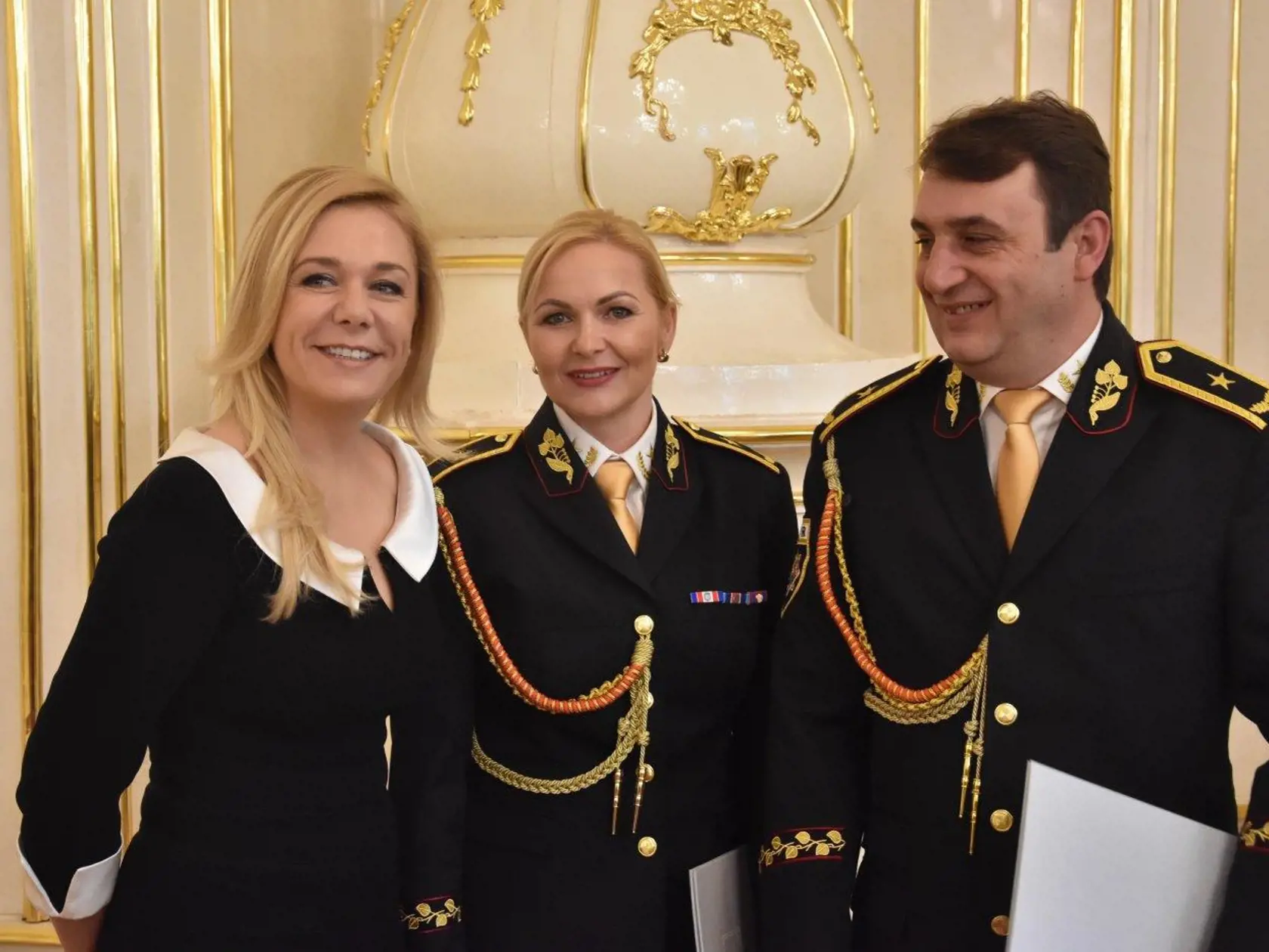 Podľa exkluzívnych zistení denníka Plus JEDEN DEŇ bude novou policajnou prezidentkou Jana Maškarová, ktorá už v minulosti pracovala ako policajná viceprezidentka. Počas vlád Igora Matoviča a Eduarda Hegera sa jej meno spomínalo vo viacerých kauzách a dokonca bola vypovedať na NAKA v kauze Očistec. Do úradu by mala nastúpiť už budúci pondelok.