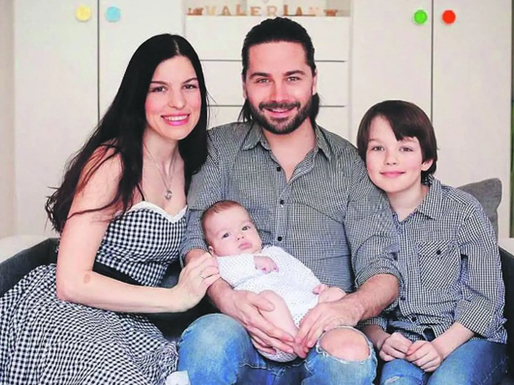 Syn Veroniky Rážovej Valerian sa podobá na slávneho deda, kráľa Miroslava z Pyšnej princeznej.