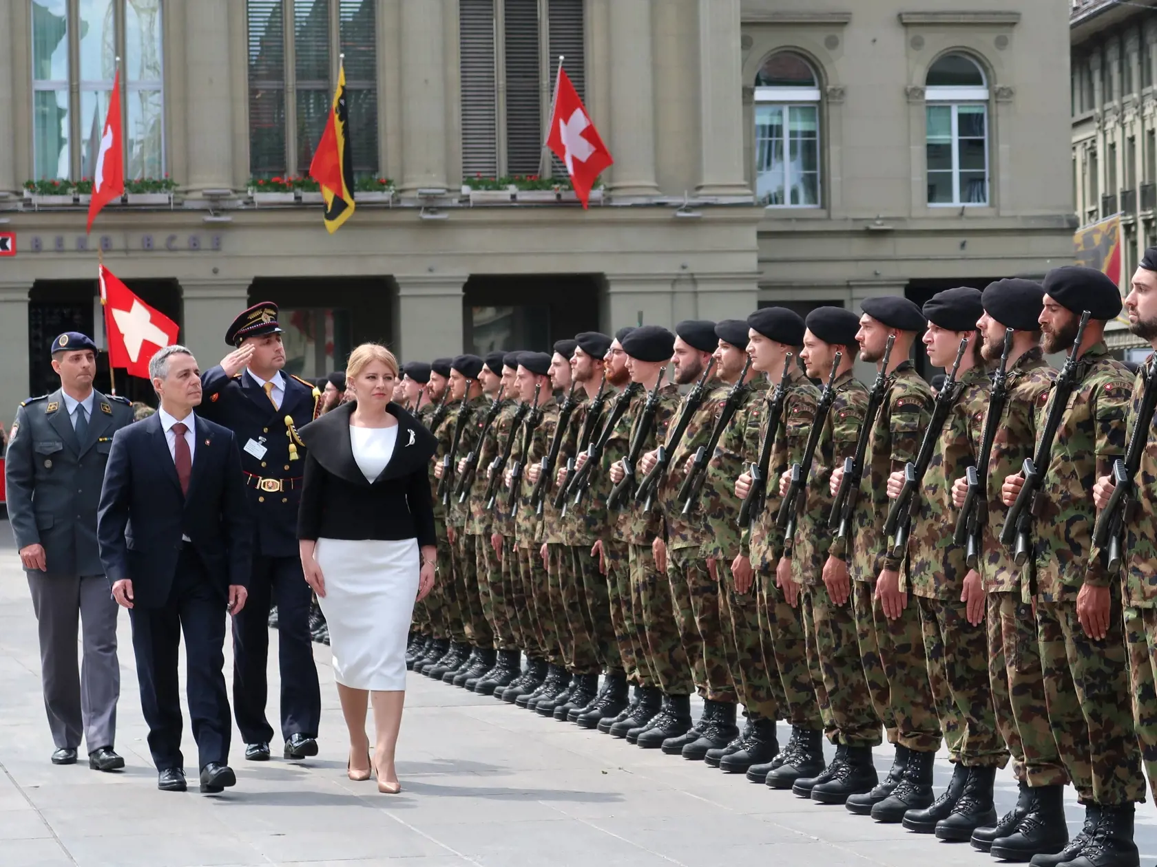 Podľa admina stránky si chce Zuzana Čaputová "upiecť" Slovensko.