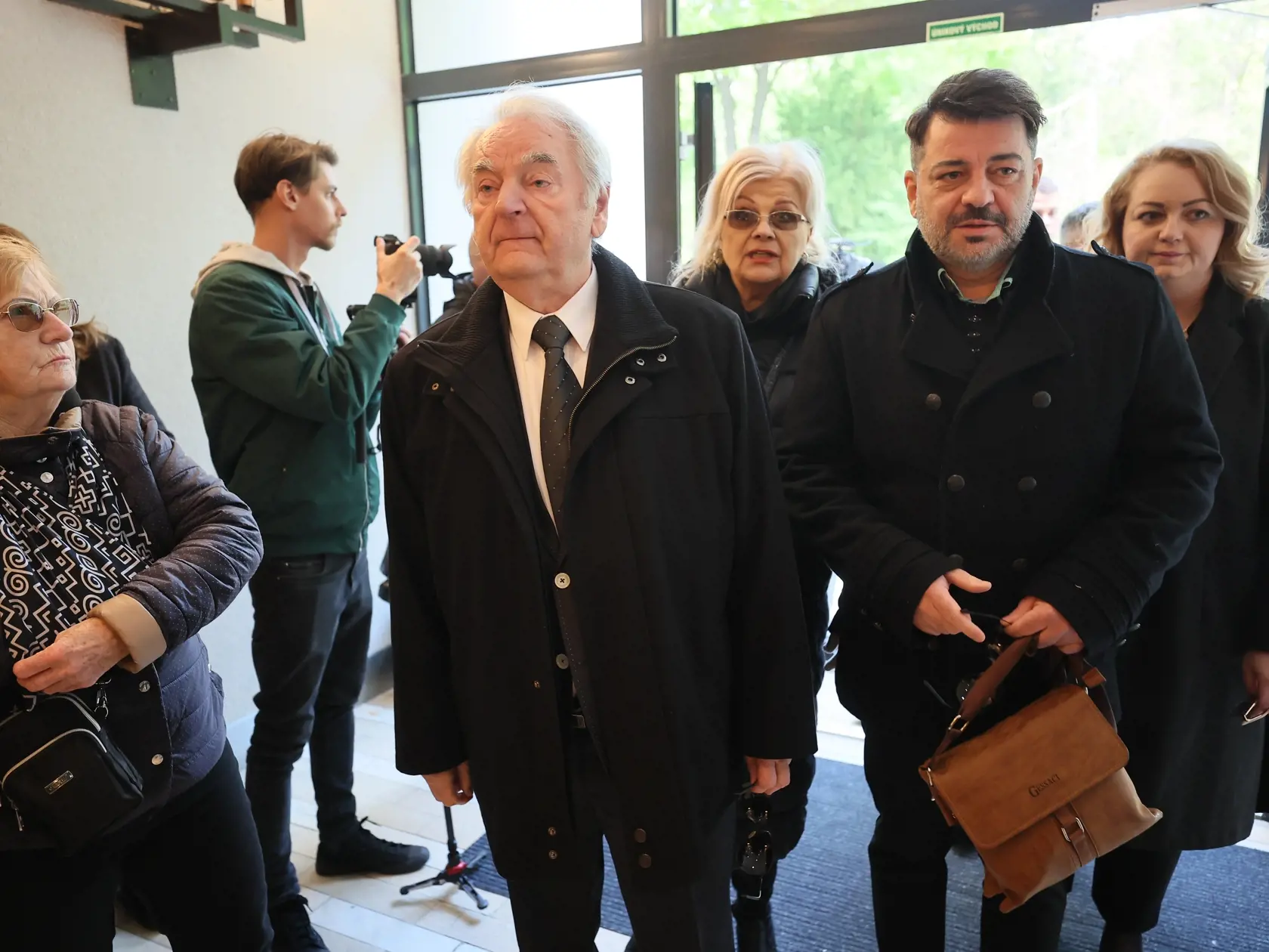 POSLEDNÁ ROZLÚČKA s Dušanom Grúňom (†81). Peter Stašák a Noro Mészároš.